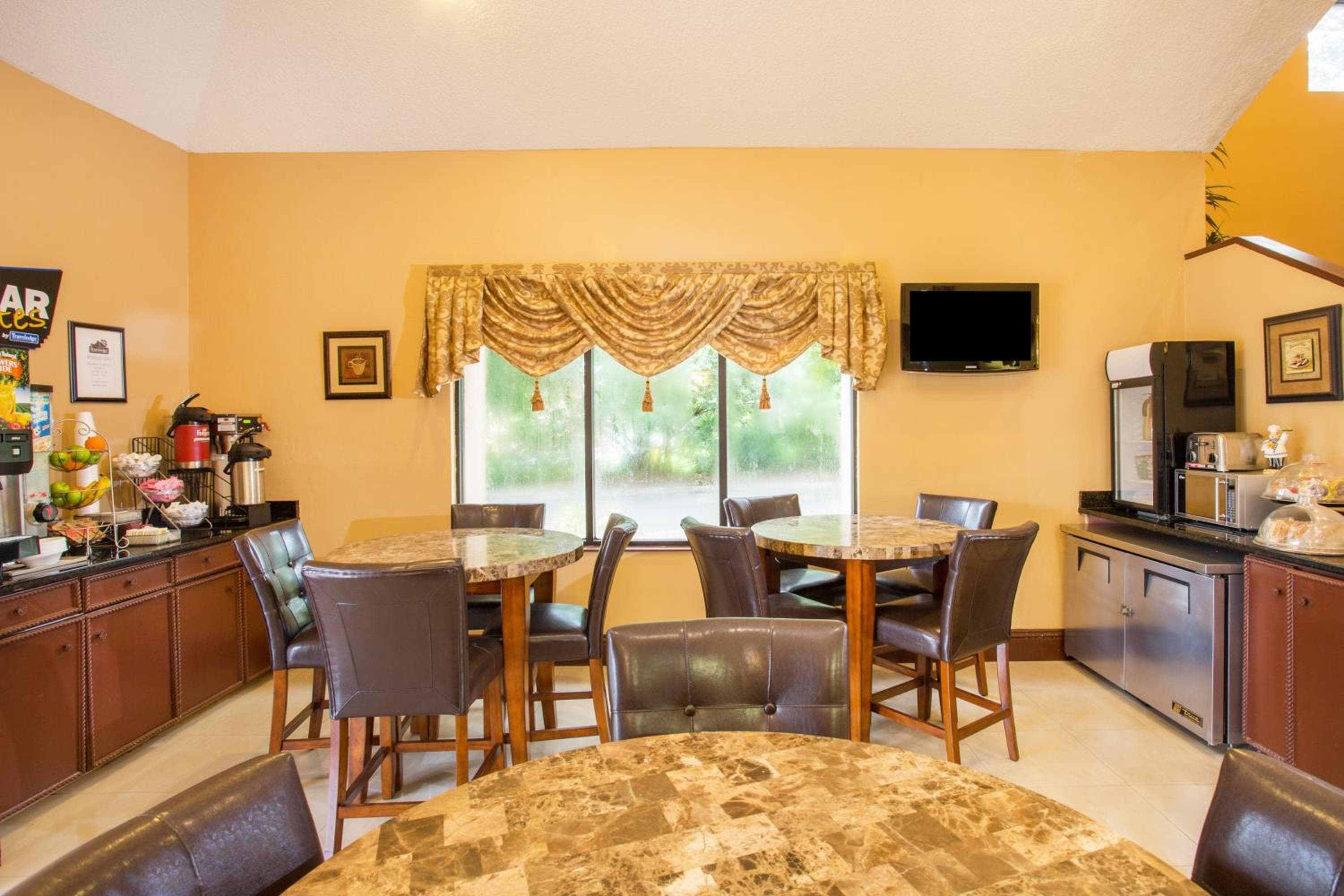 Travelodge by Wyndham Fort Myers Airport