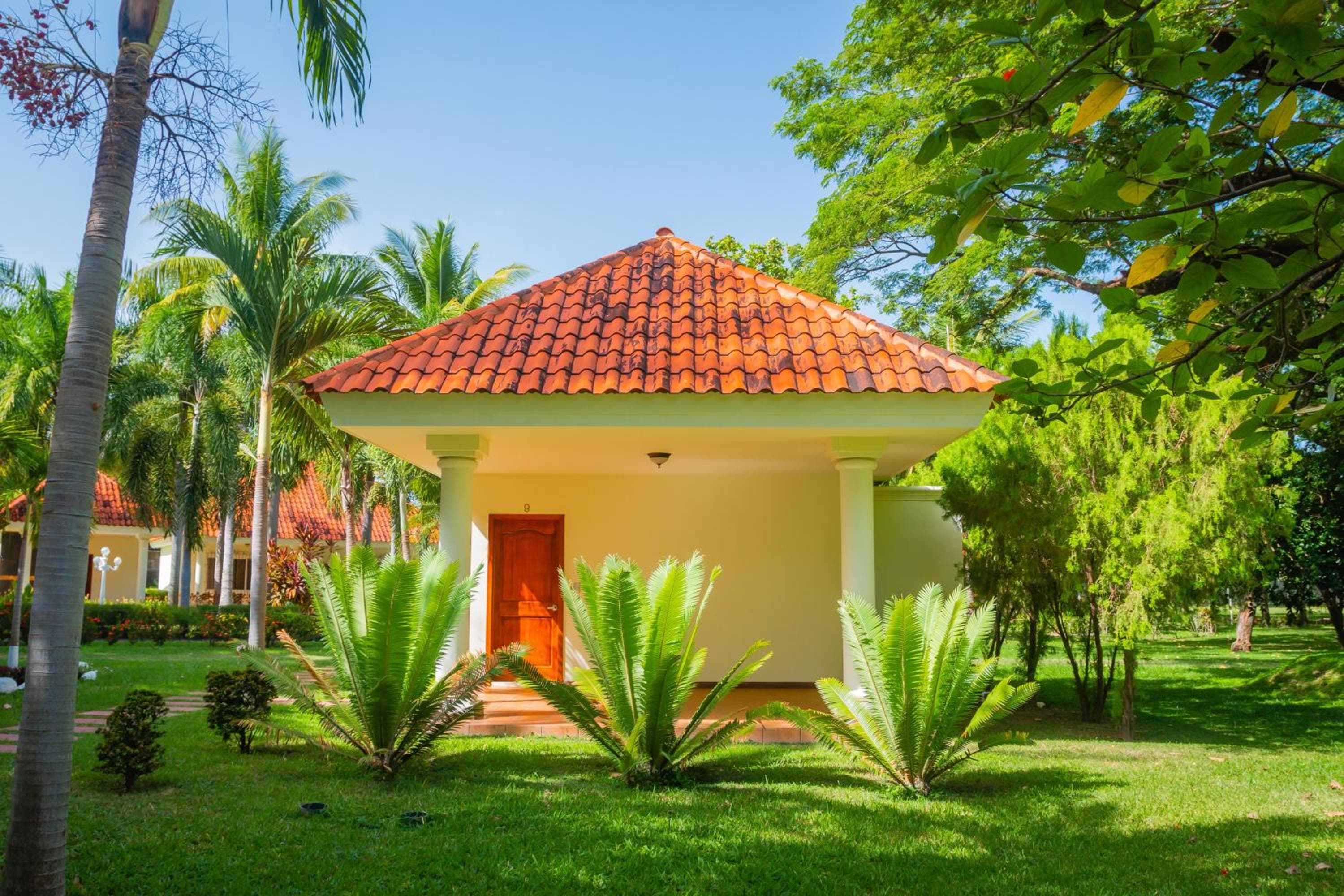 Pato Canales Hotel & Resort