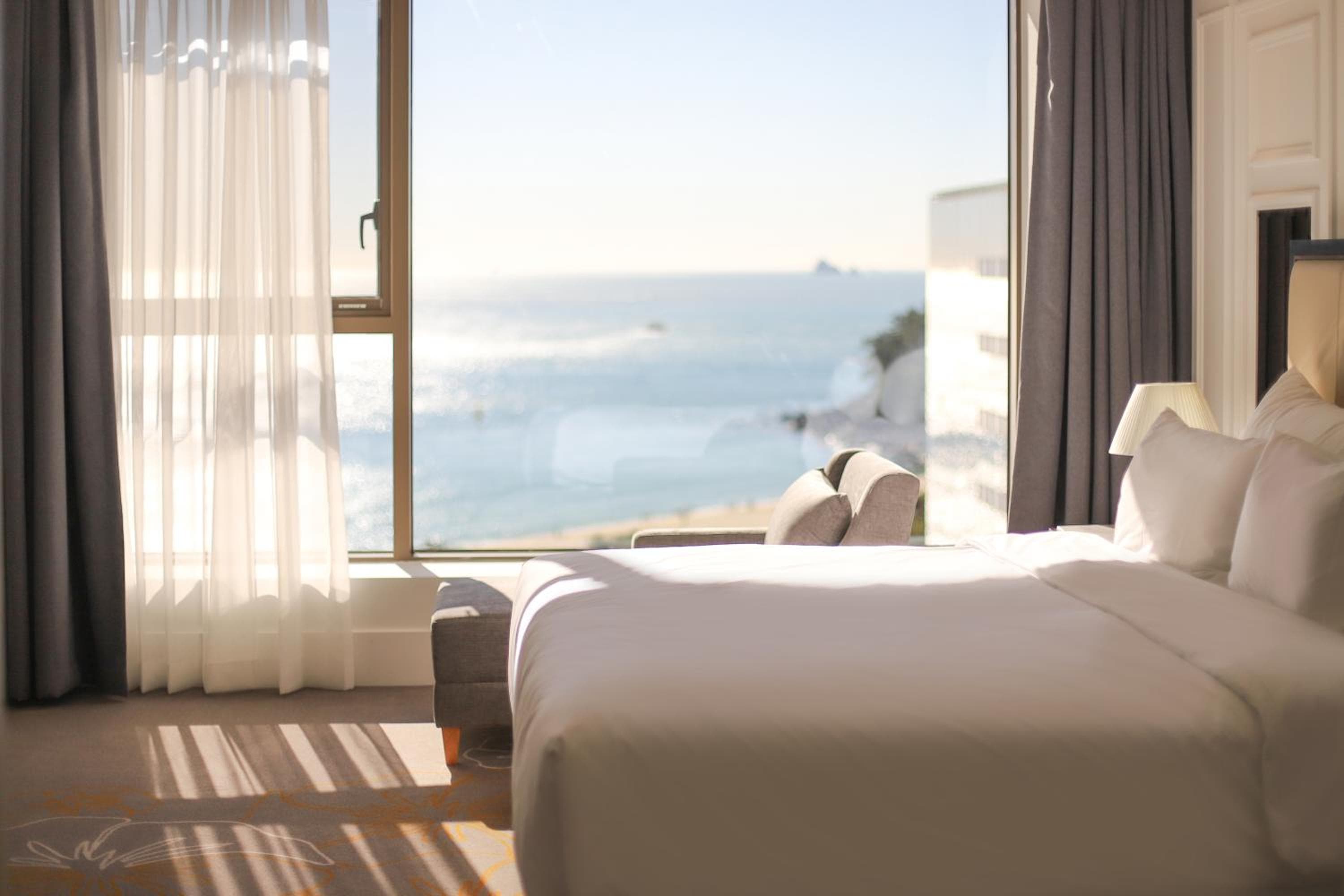 Baymond Hotel