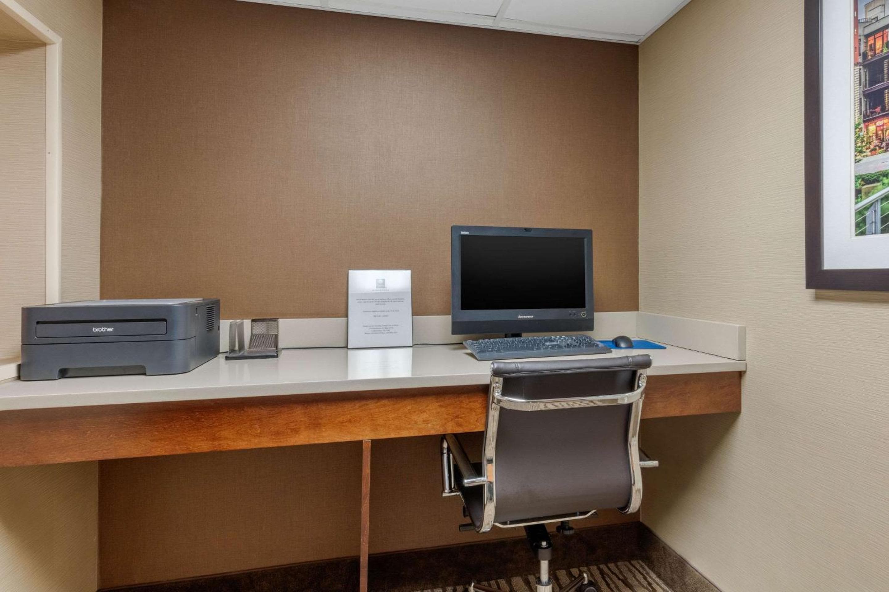 Comfort Inn & Suites Hamilton Place