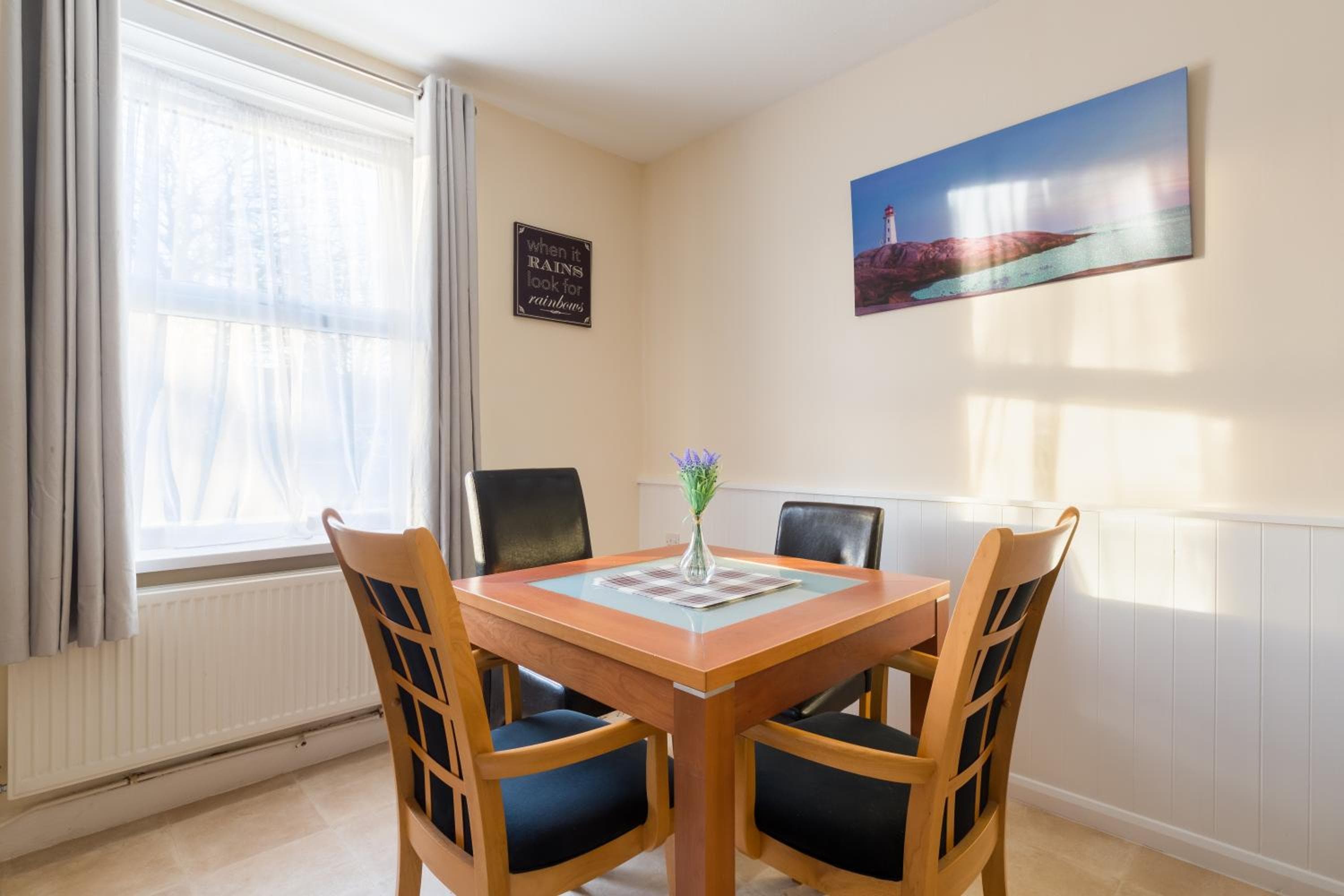 Well presented 2 bedroom house - sleeps four