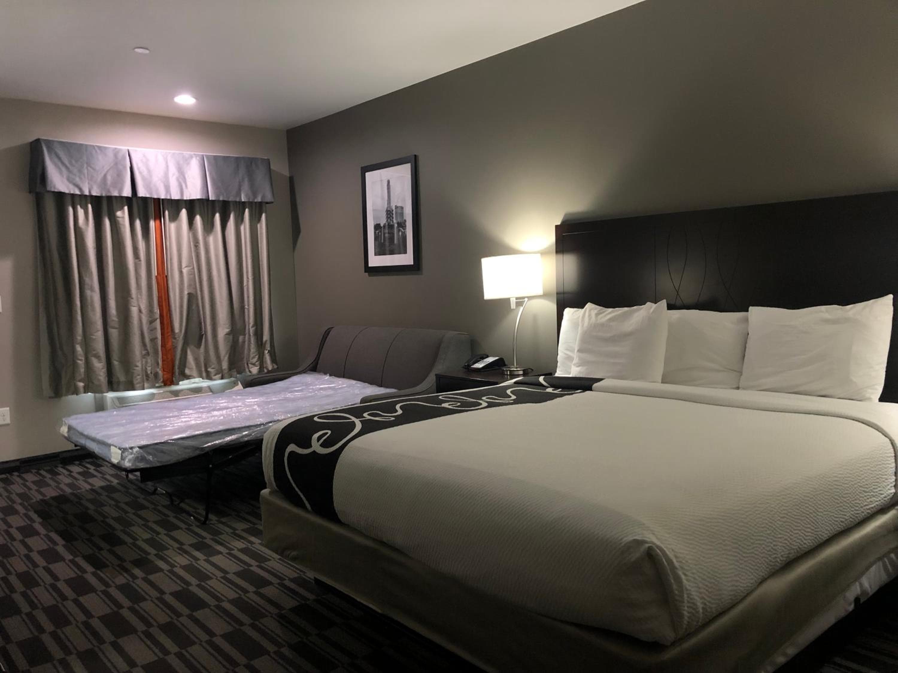 Catoosa Inn & Suites