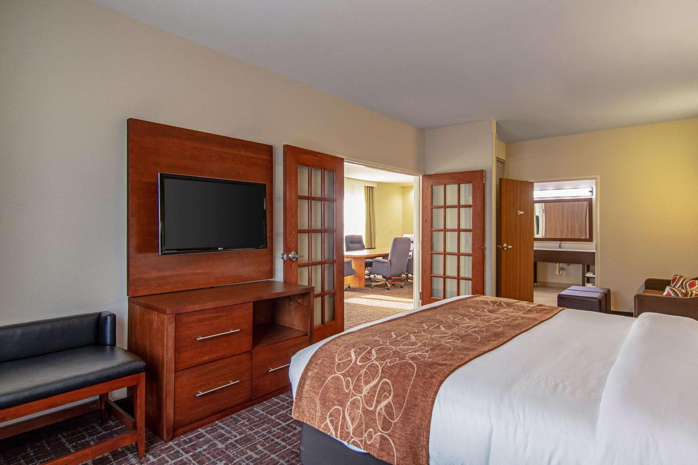 Comfort Suites NW Dallas Near Love Field