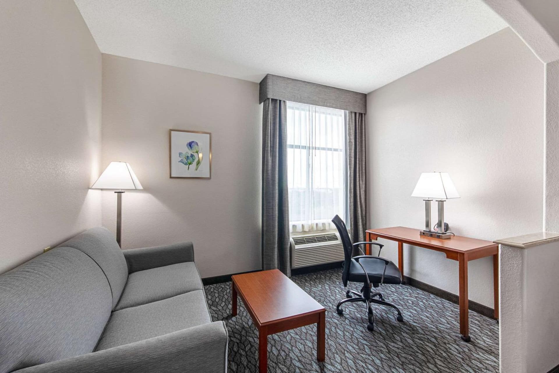 Quality Suites Austin South Street Elmo District