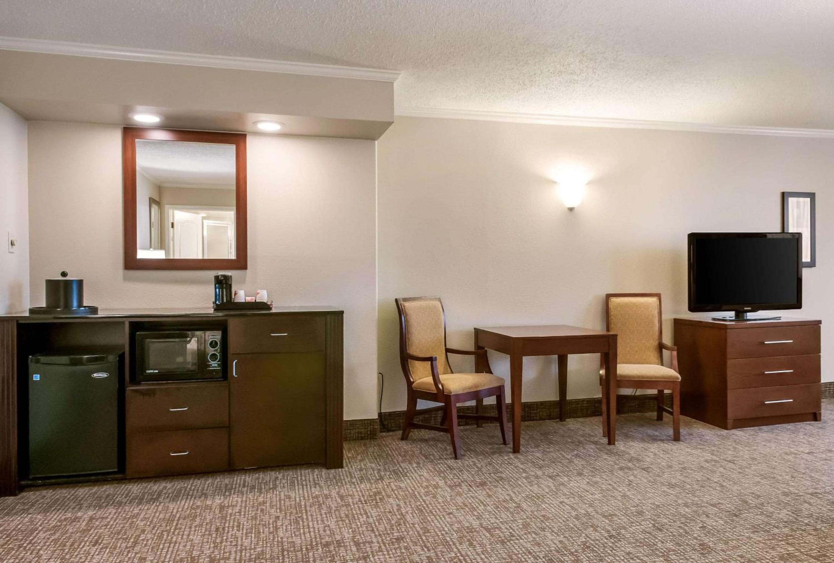 Comfort Inn & Suites At Copeland Tower