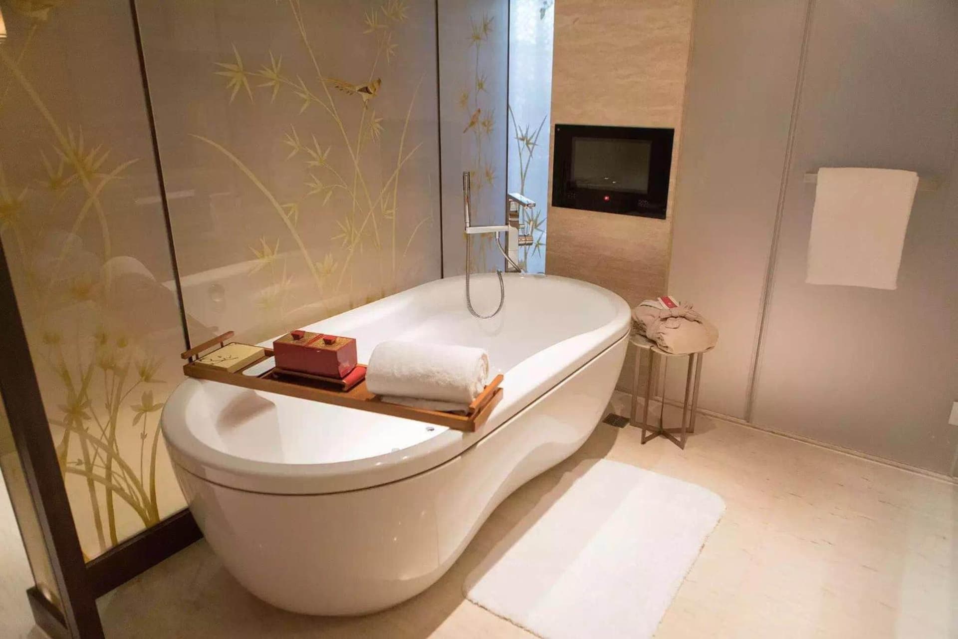 HUALUXE Shanghai Twelve At Hengshan by IHG