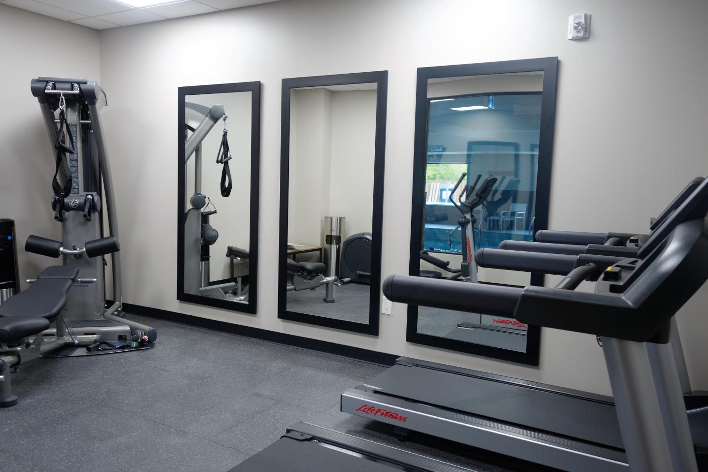 Country Inn & Suites by Radisson, Belleville, ON