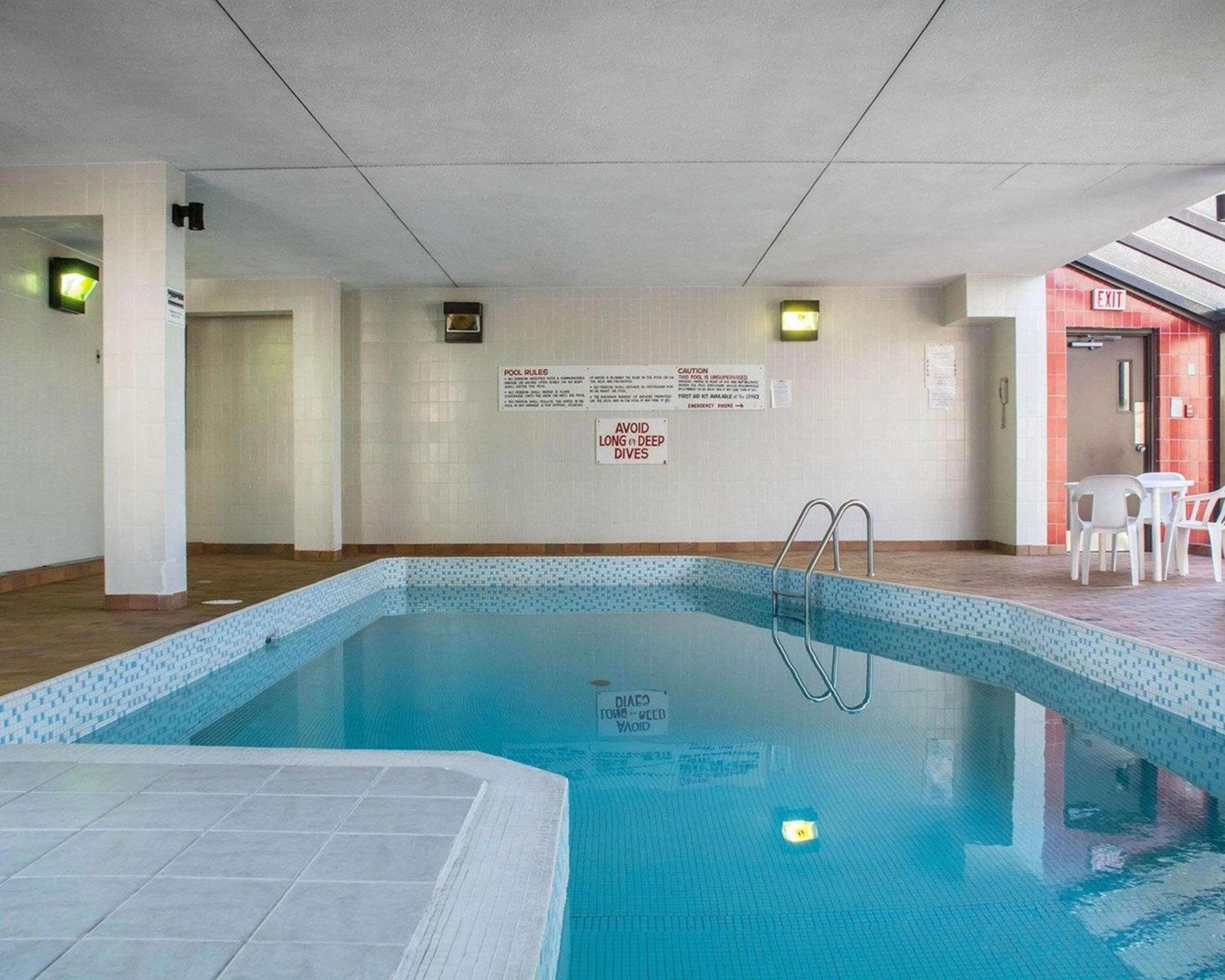 Econo Lodge By the Falls