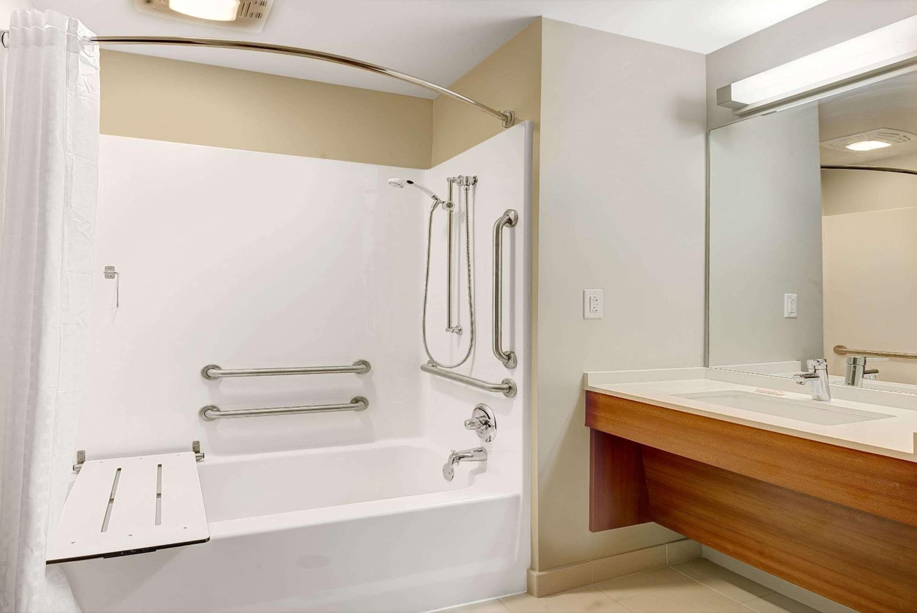 Microtel Inn & Suites by Wyndham Philadelphia Airport Ridley Park