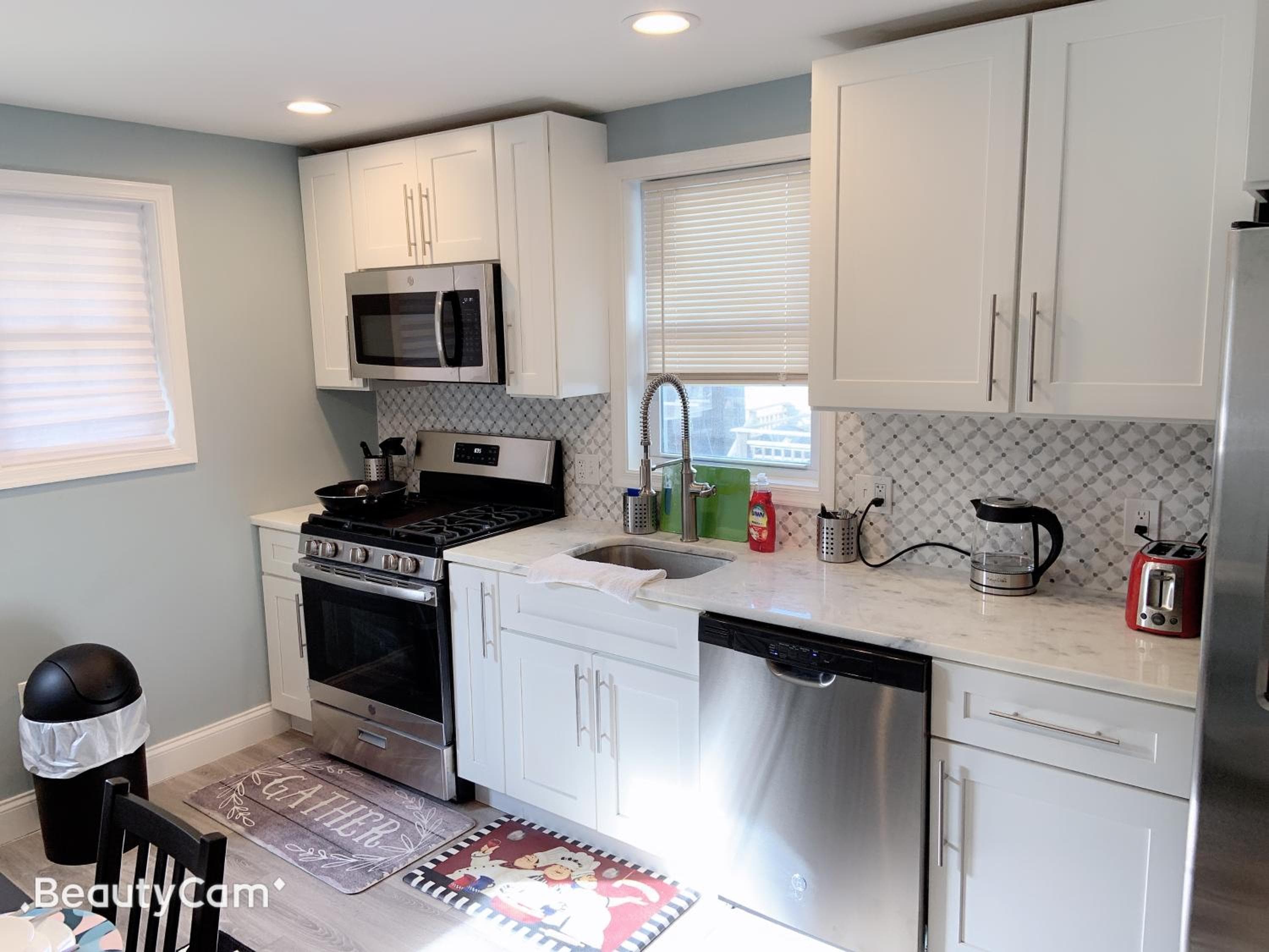 EN SUITE NEXT TO FELLS POINT