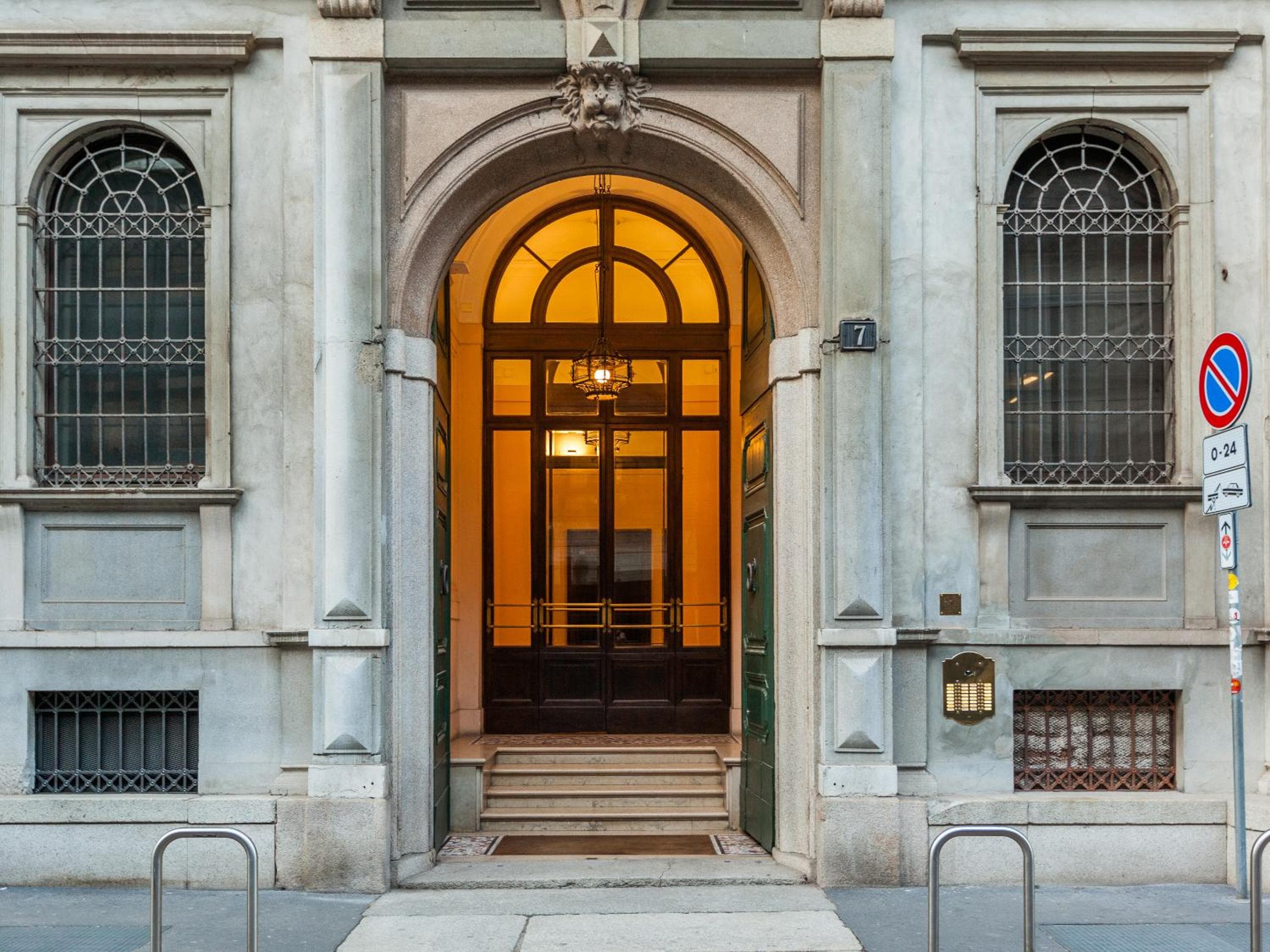 easyhomes-Duomo Suites & Apartments