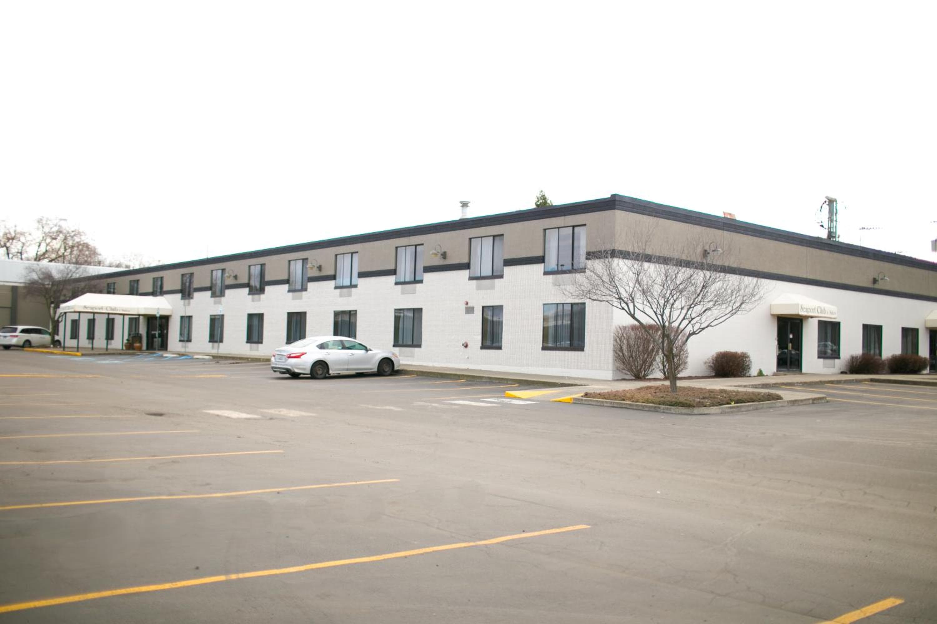 Seaport Inn & Suites