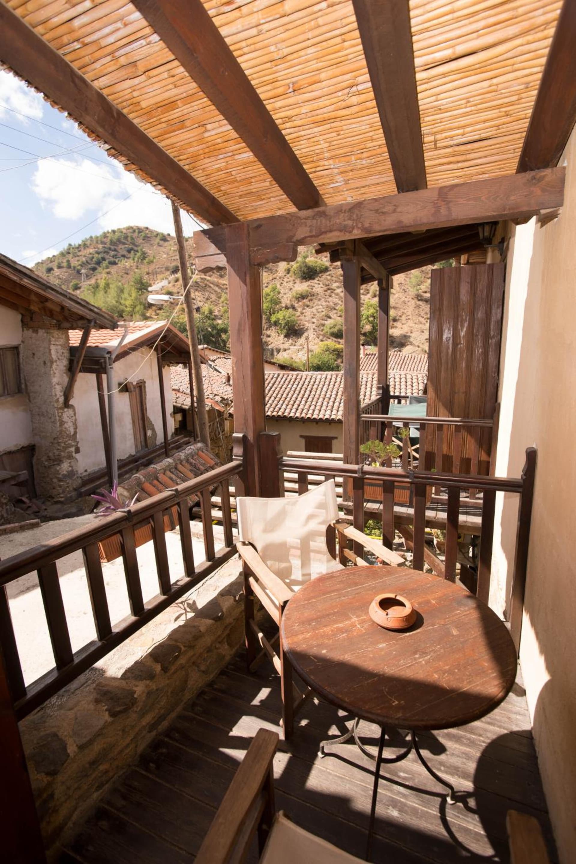 Linos Inn