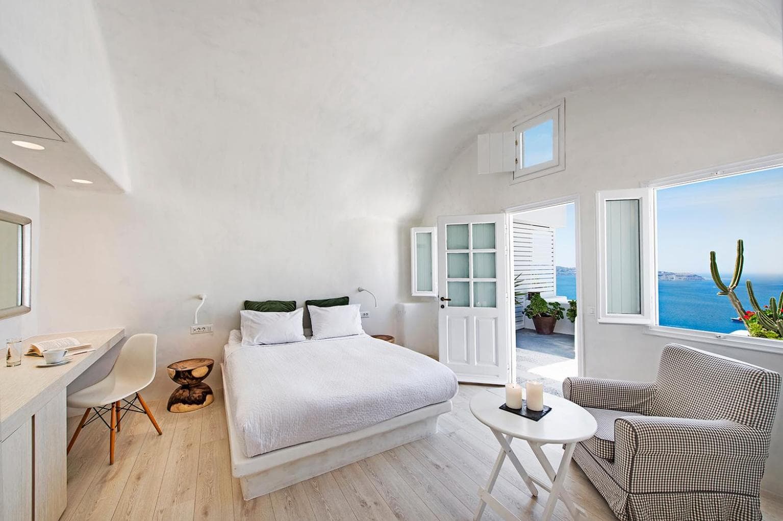 Porto Fira Suites