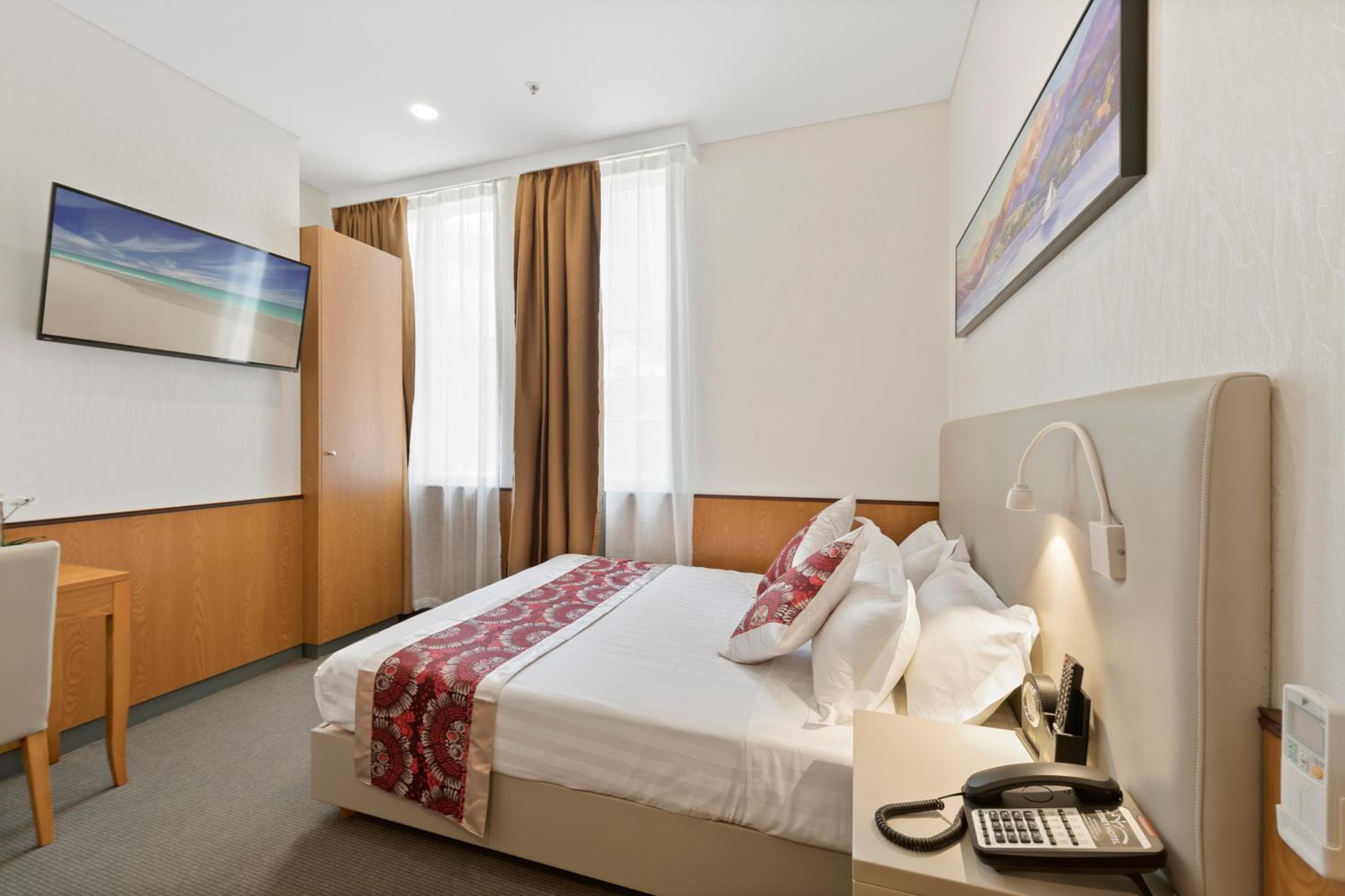 YEHS Hotel Sydney QVB