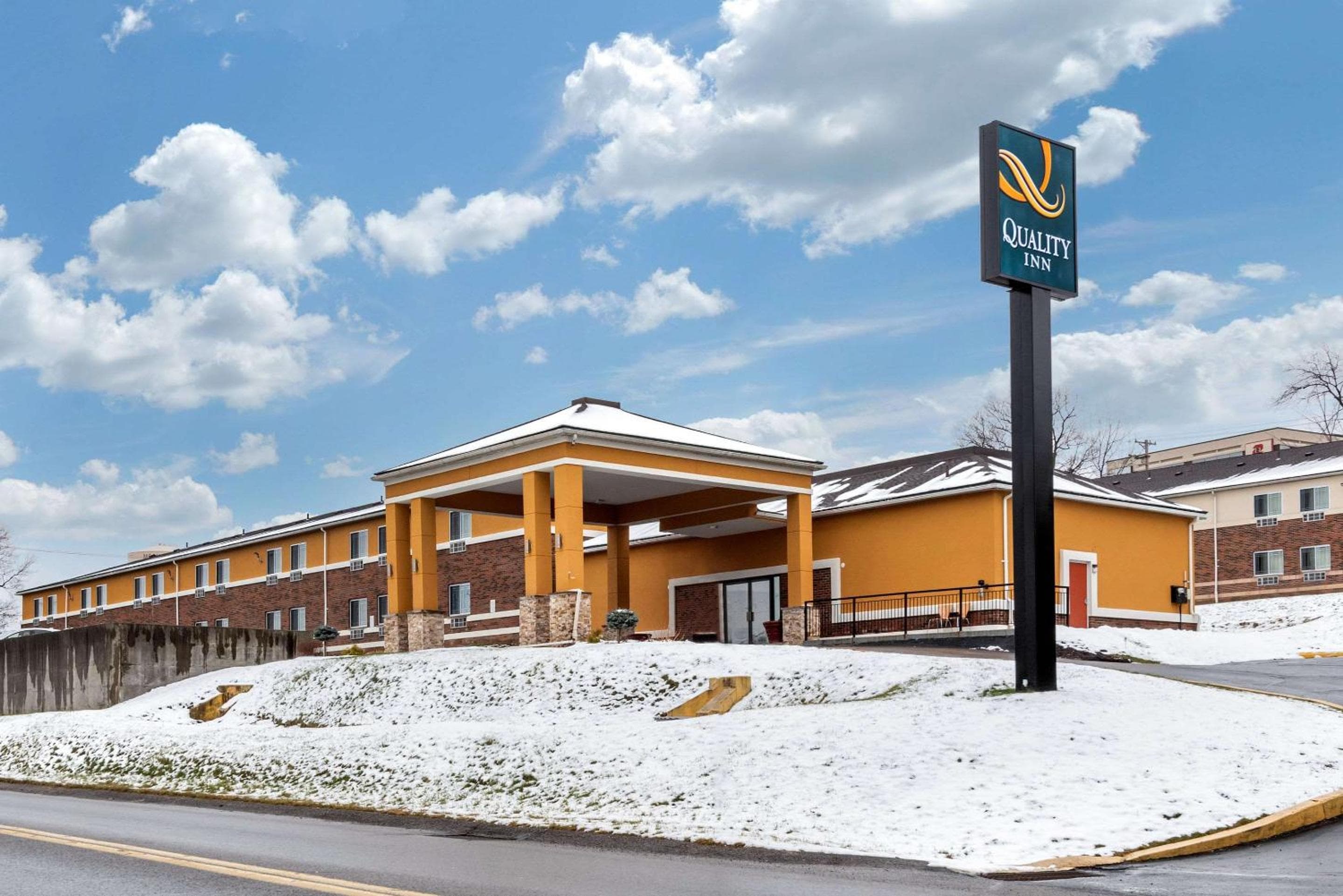 Quality Inn Coraopolis - Pittsburgh Airport