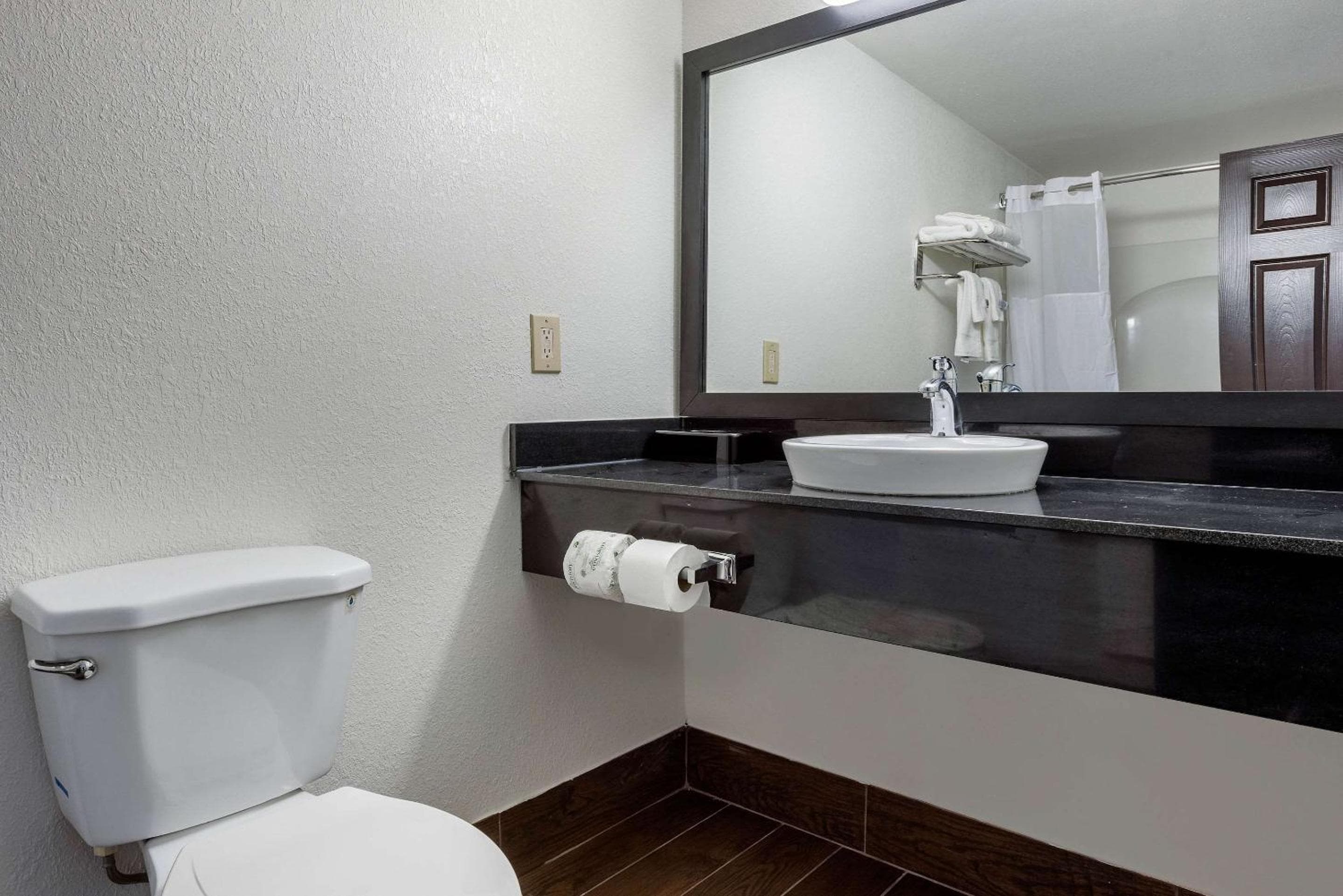 Quality Inn Coraopolis - Pittsburgh Airport