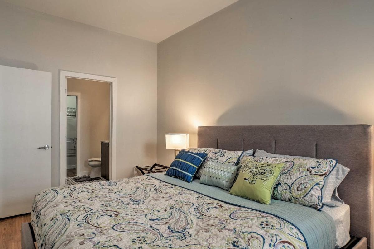 Cityscape 1 - Sleeps 7