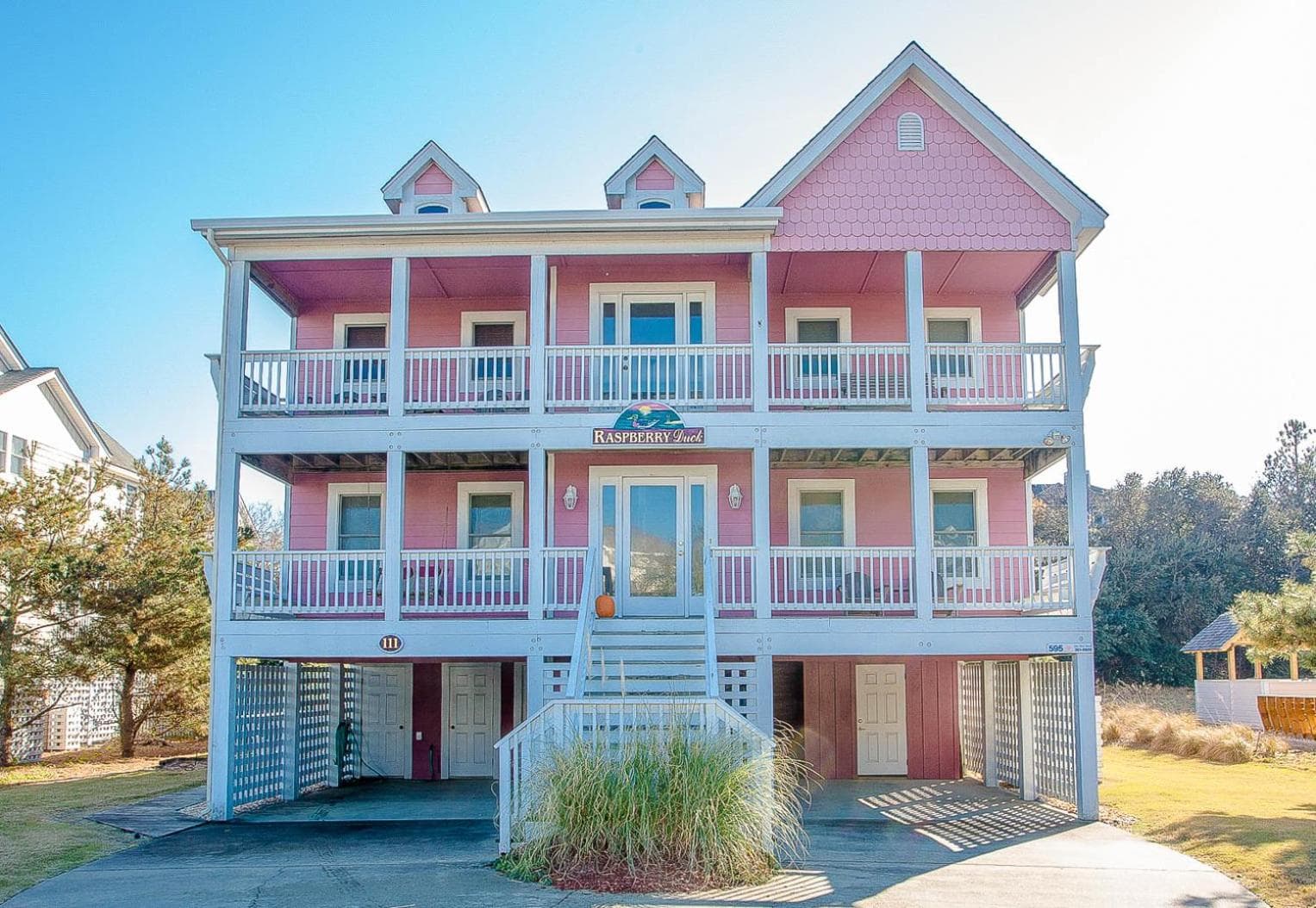 Raspberry Duck - Duck Landing, 525 Yds to Beach, Pool, Tiki Bar, Hot Tub, Close to Downtown