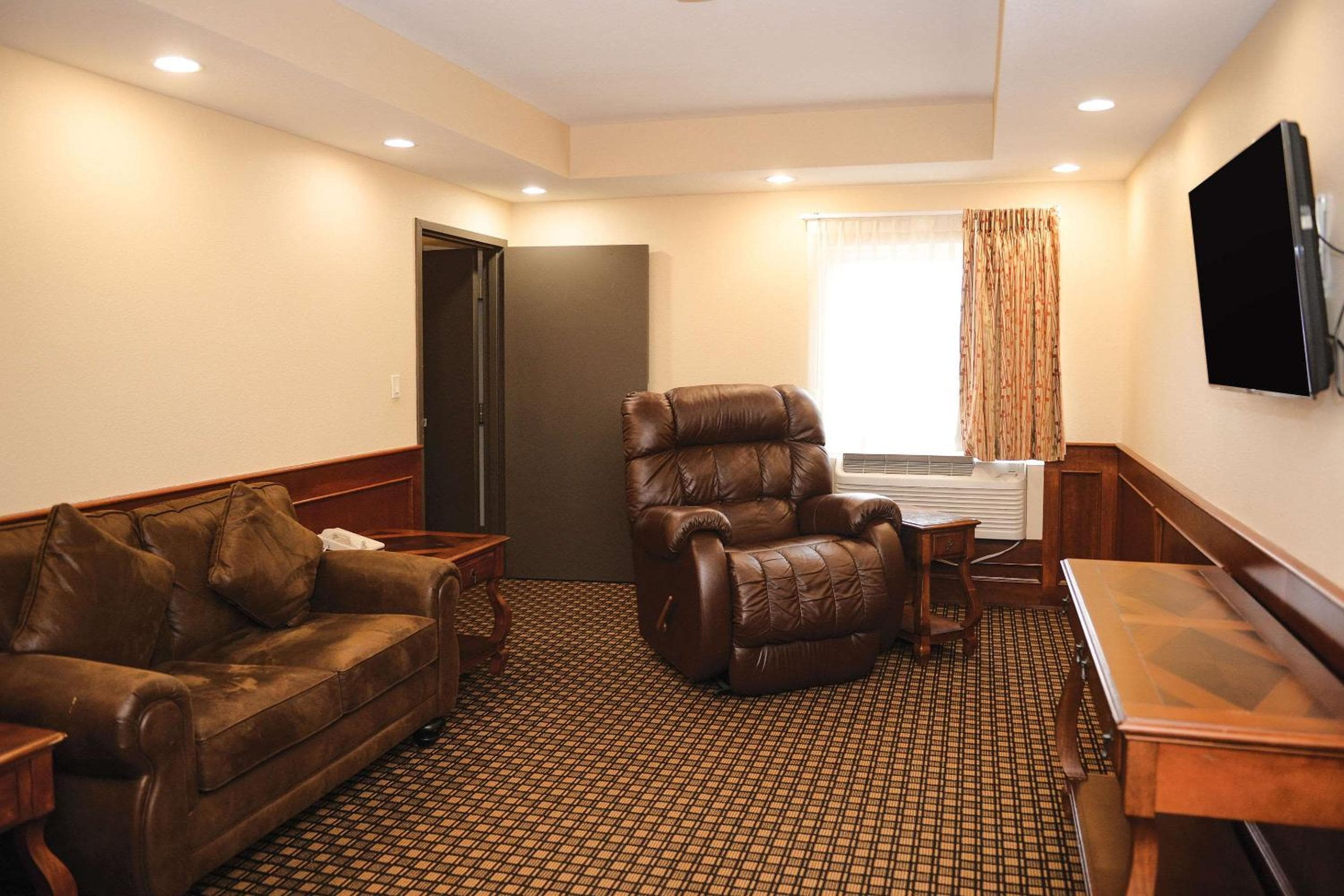 Quality Inn & Suites Ames Conference Center Near ISU Campus