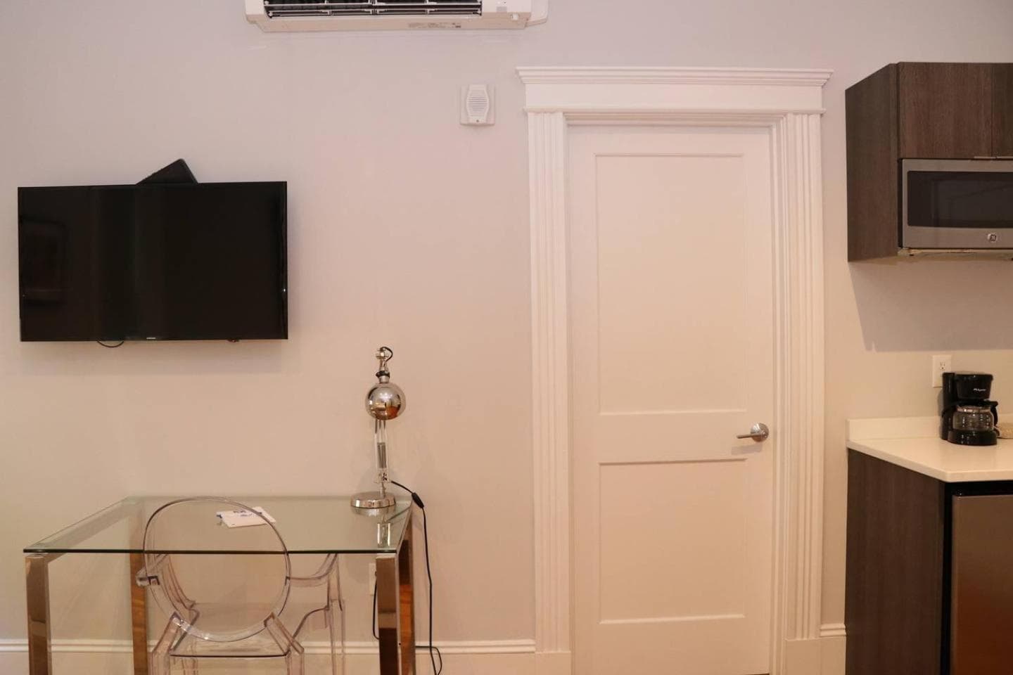 A Stylish Stay w/ a Queen Bed, Heated Floors.. #25