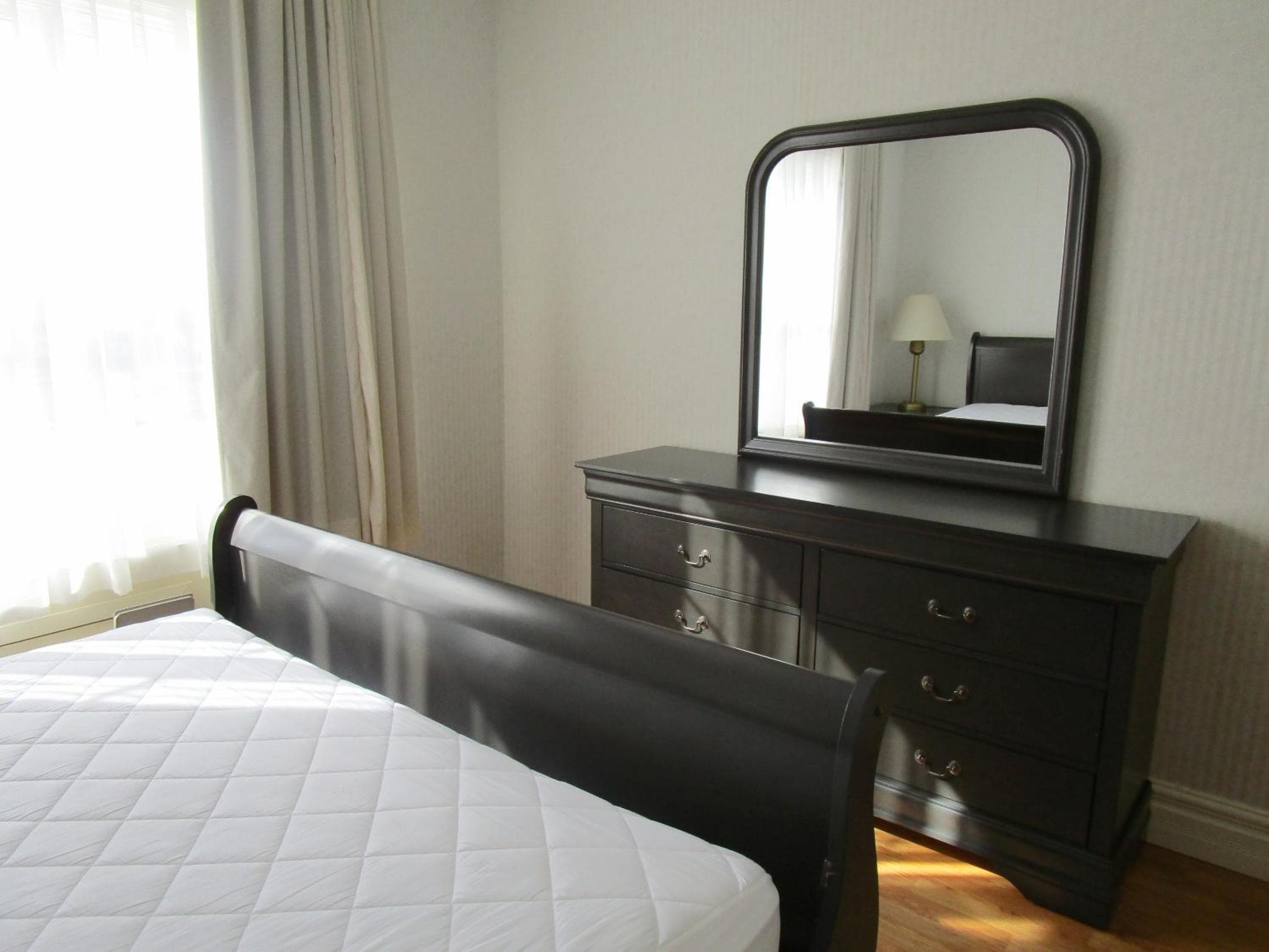 Claymore Inn and Suites