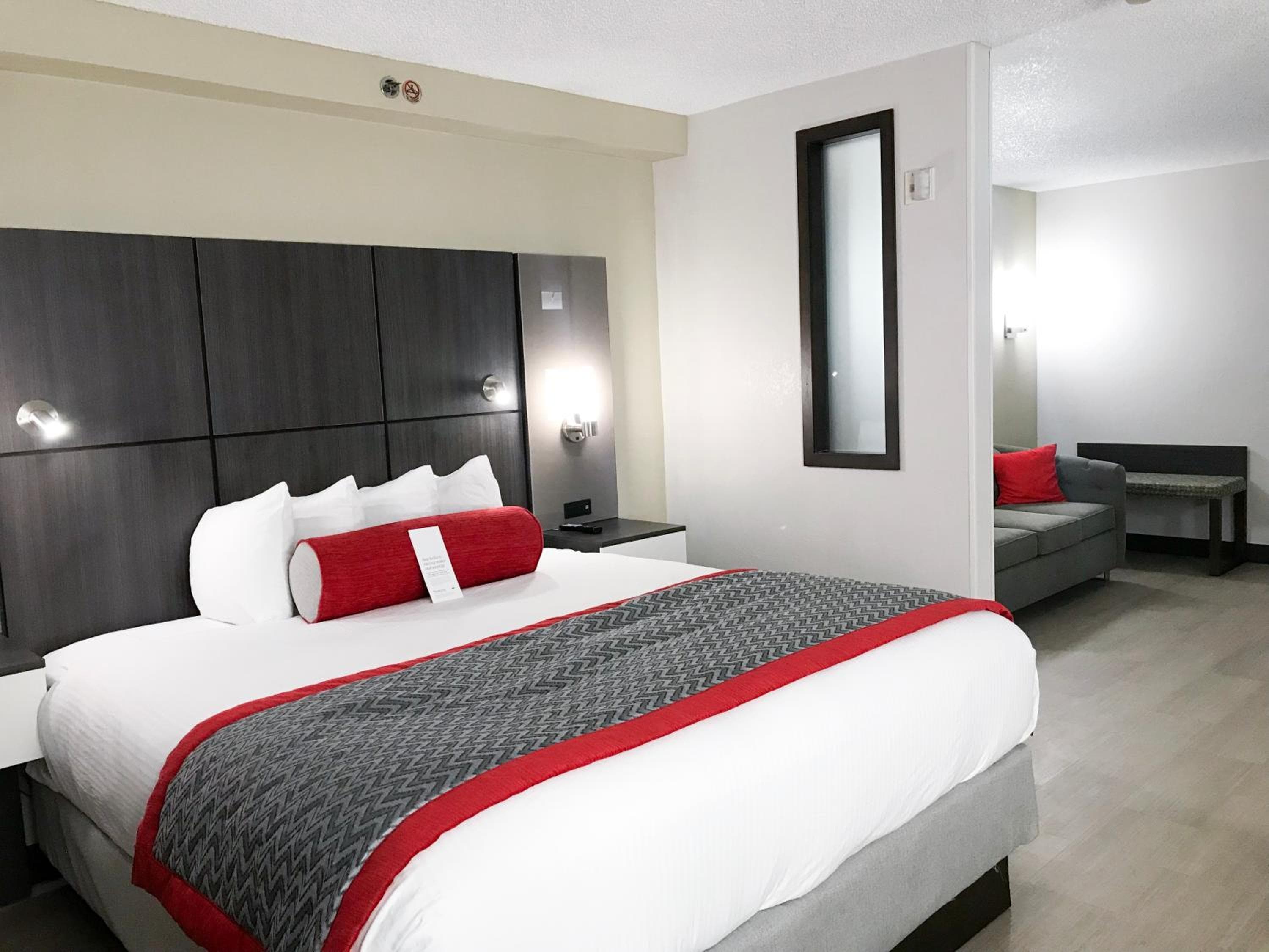 Ramada by Wyndham Suites Orlando Airport- Free Airport Shuttle
