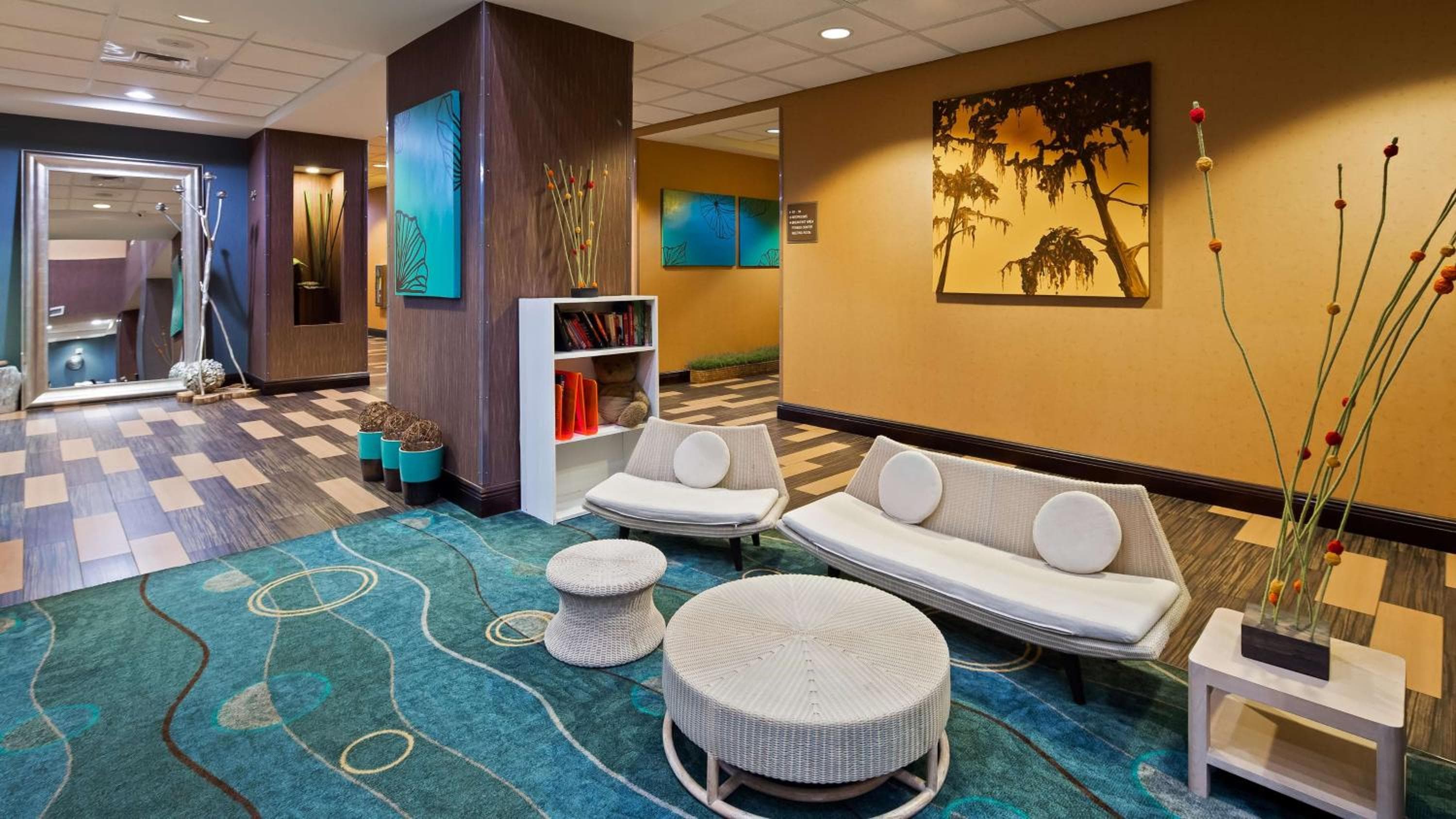 Best Western Plus Chain of Lakes Inn & Suites