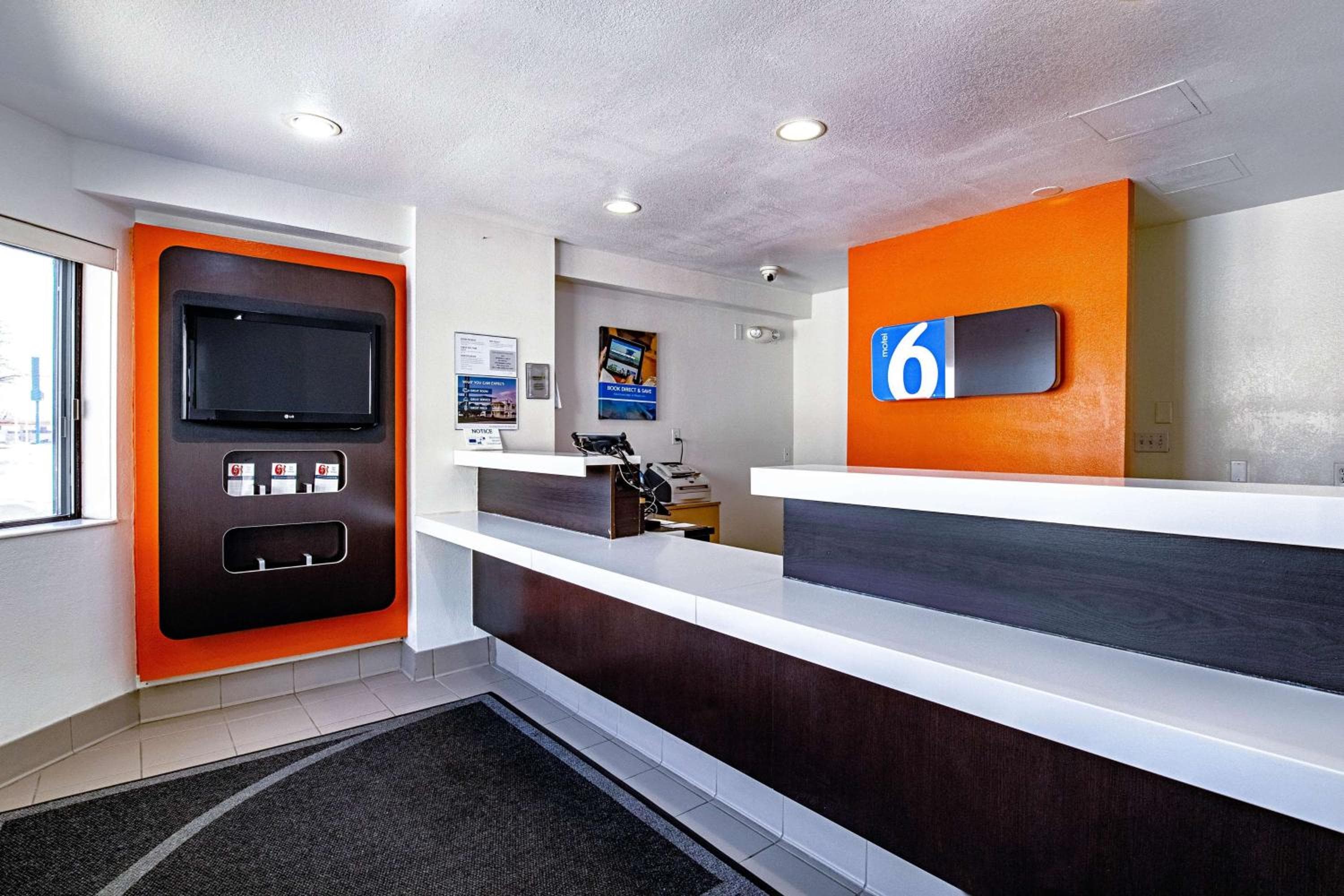 Motel 6-Palatine, IL - Chicago Northwest