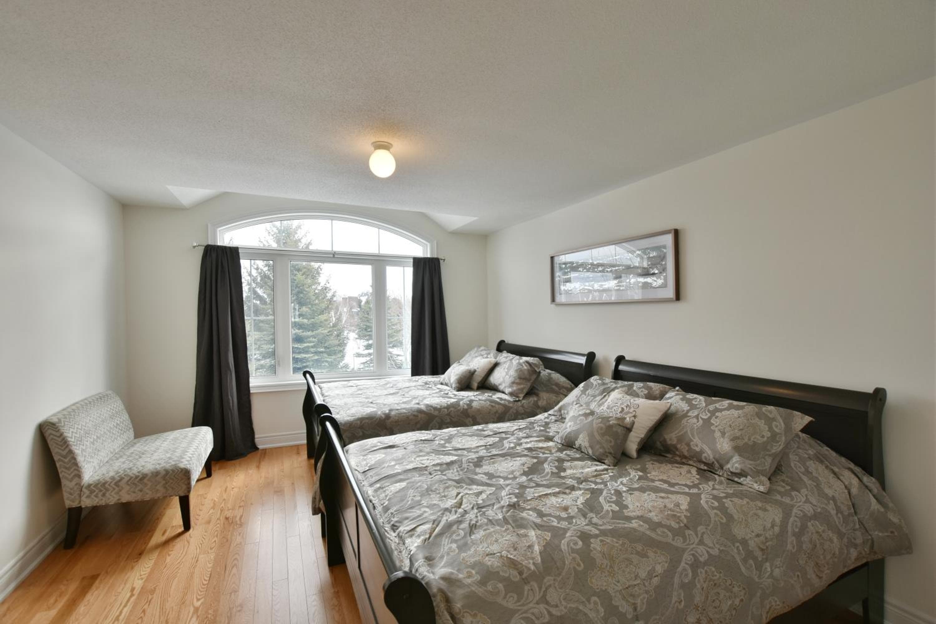 New Blue Mountain Village Snowbridge Executive Townhome Sleeps 10 with Outdoor Pool and Shuttle