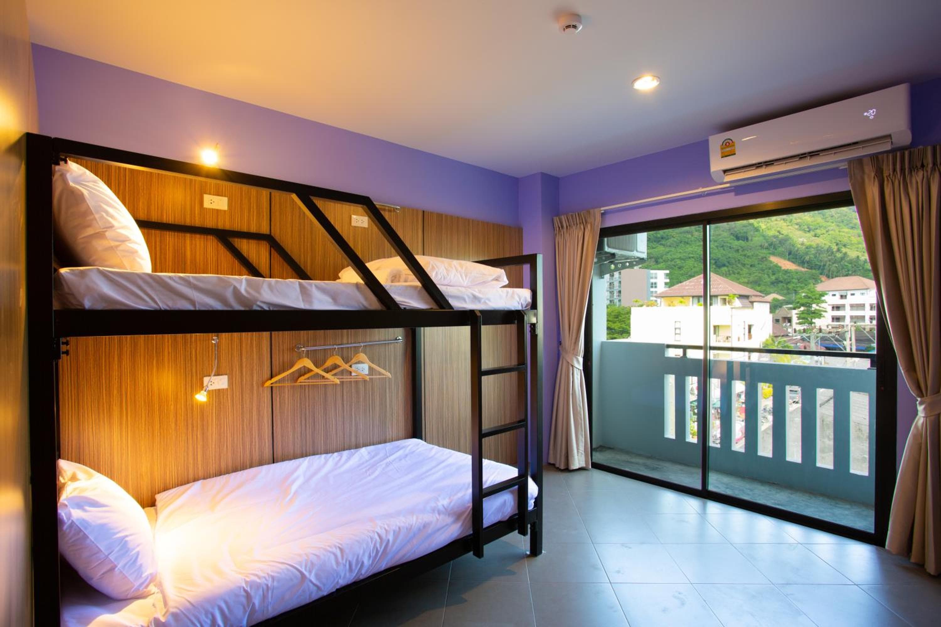 iNest Poshtel