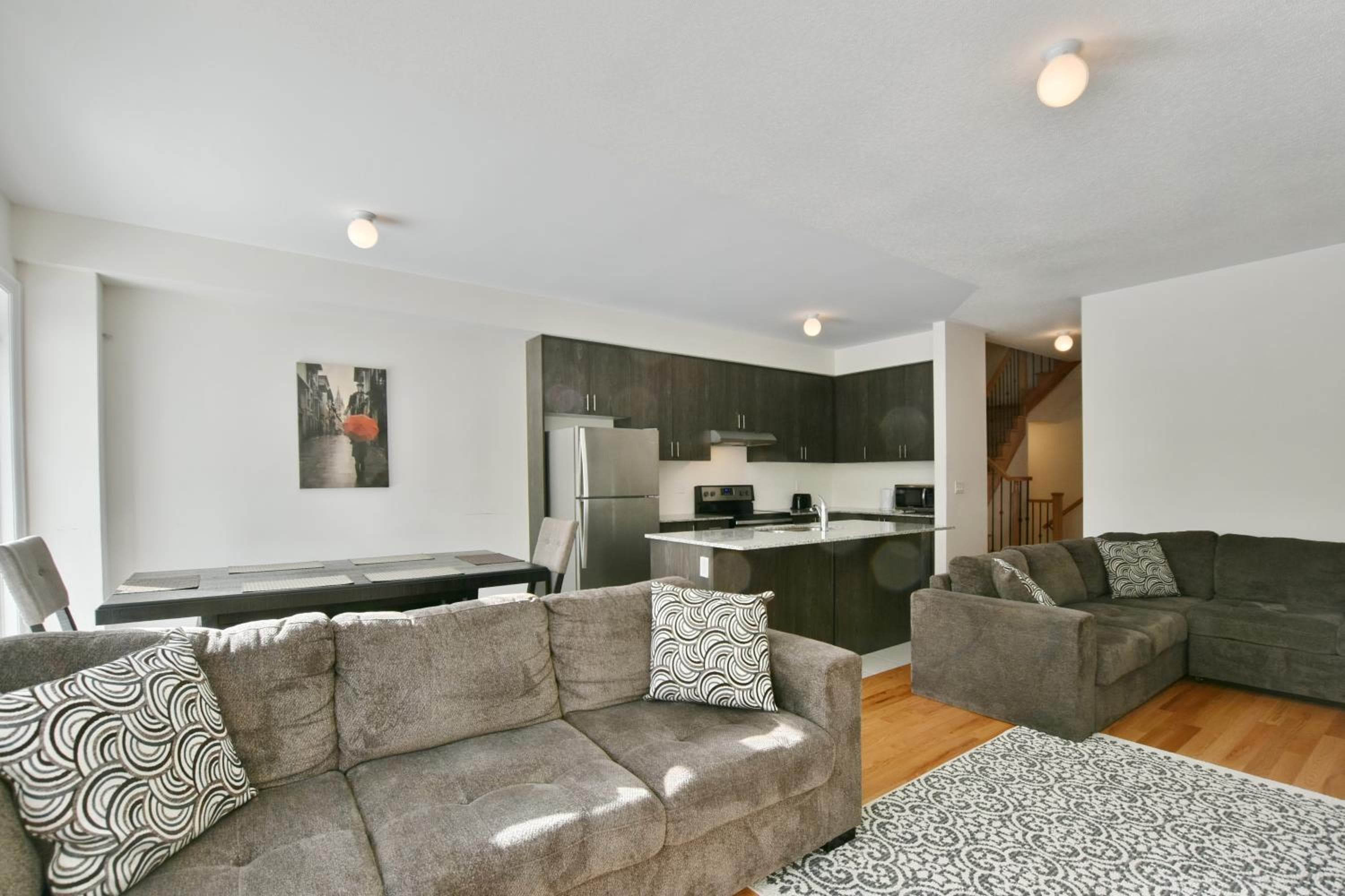 New Blue Mountain Village Snowbridge Executive Townhome Sleeps 10 with Outdoor Pool and Shuttle