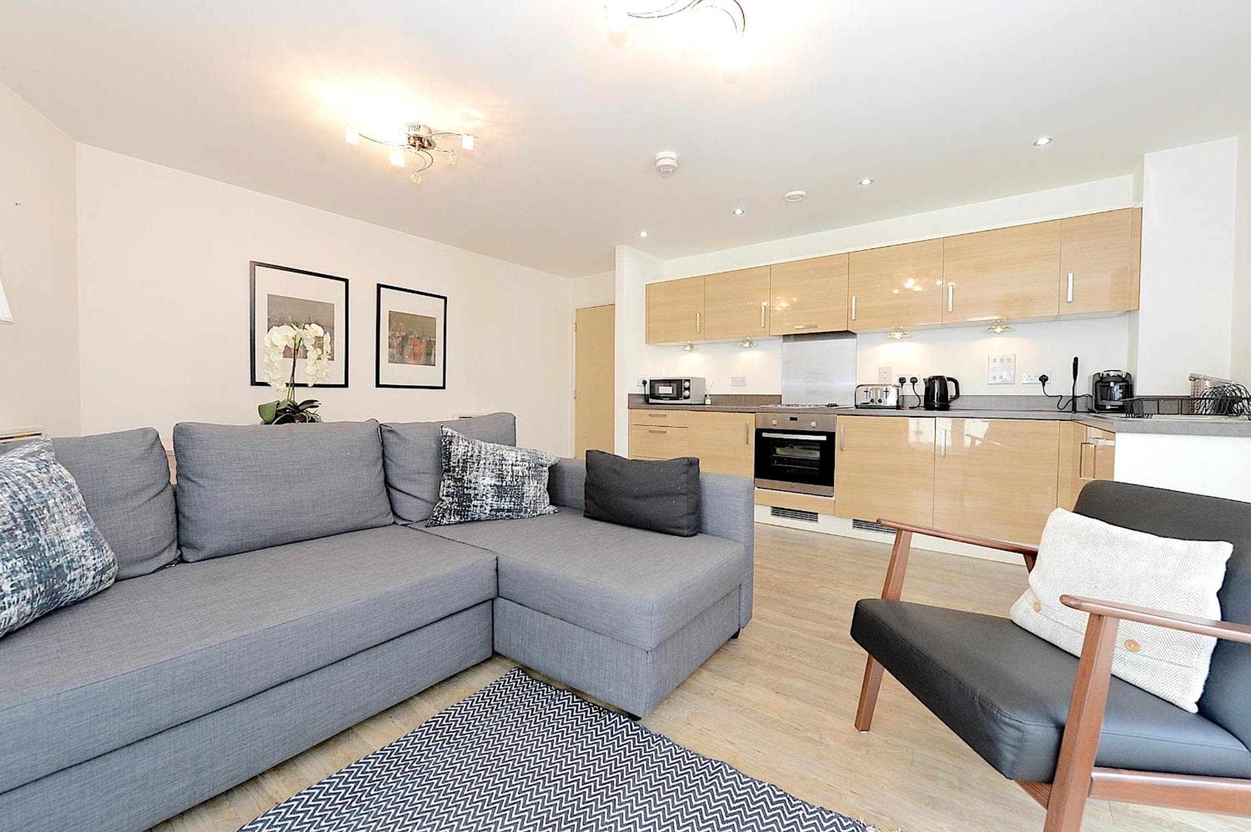 Woking Town Centre - Parking Included by Deilamy Homes