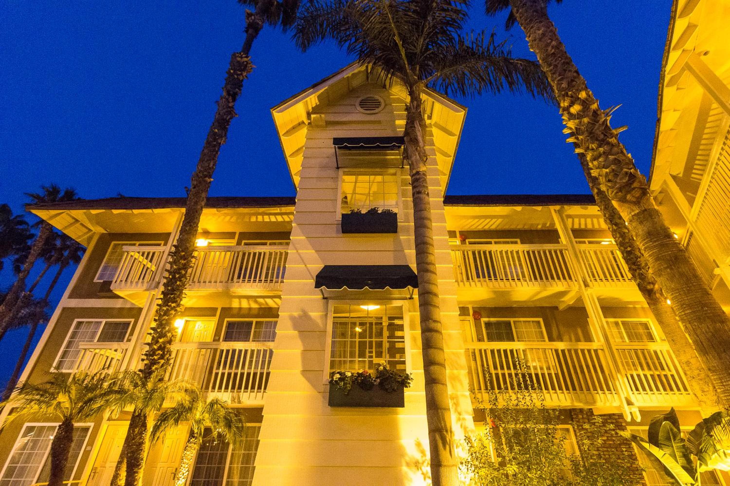 Ramada by Wyndham Costa Mesa/Newport Beach
