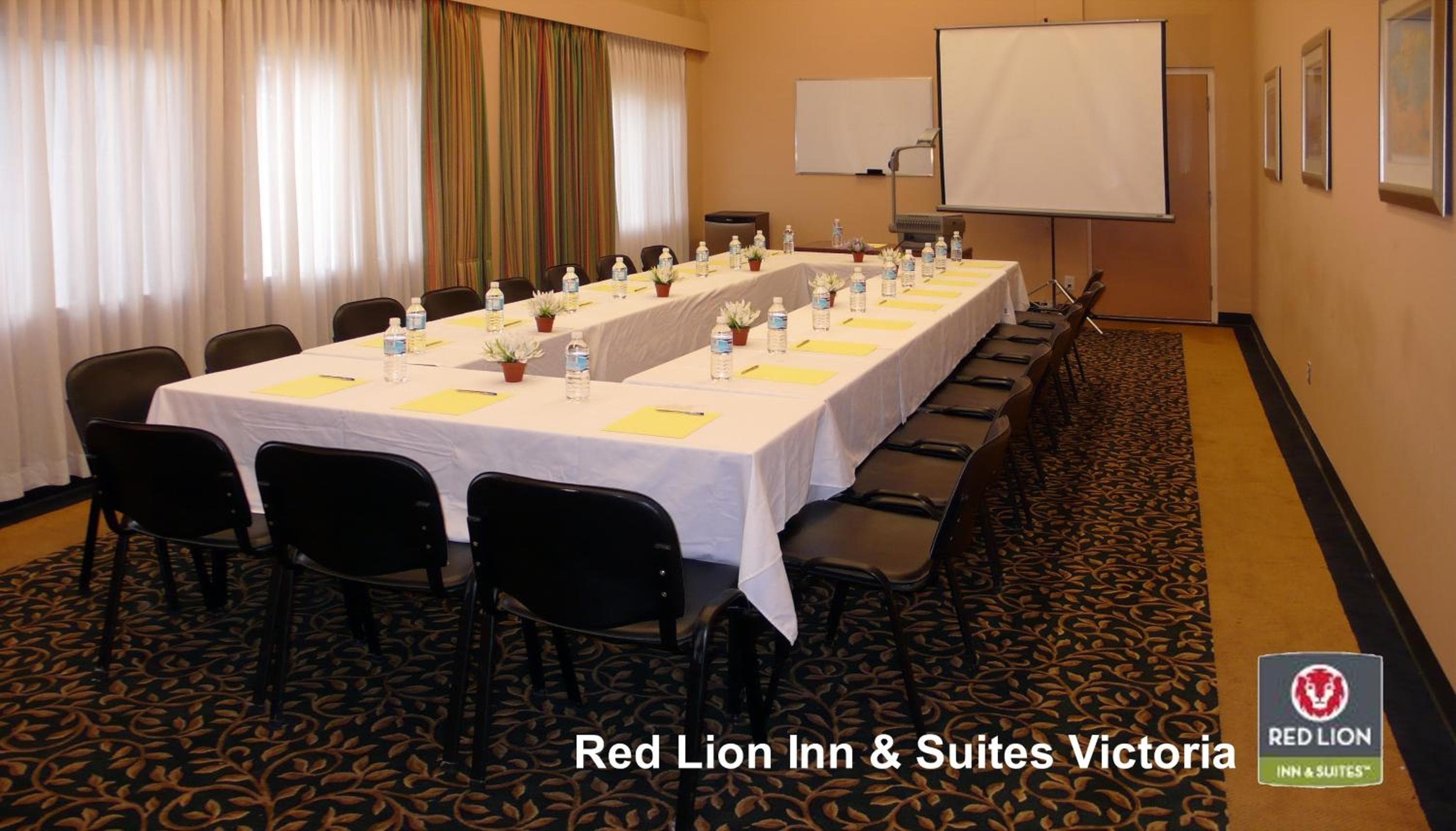 Red Lion Inn and Suites Victoria
