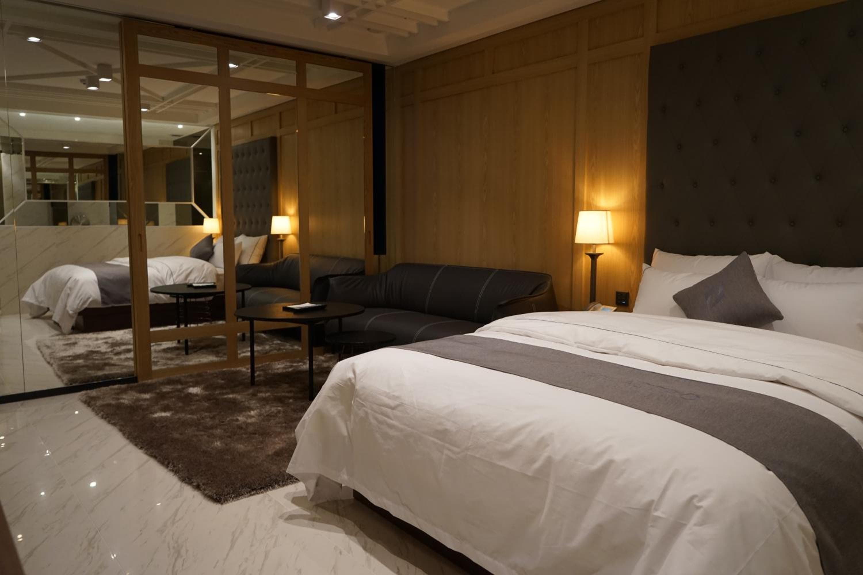 Astro Hotel
