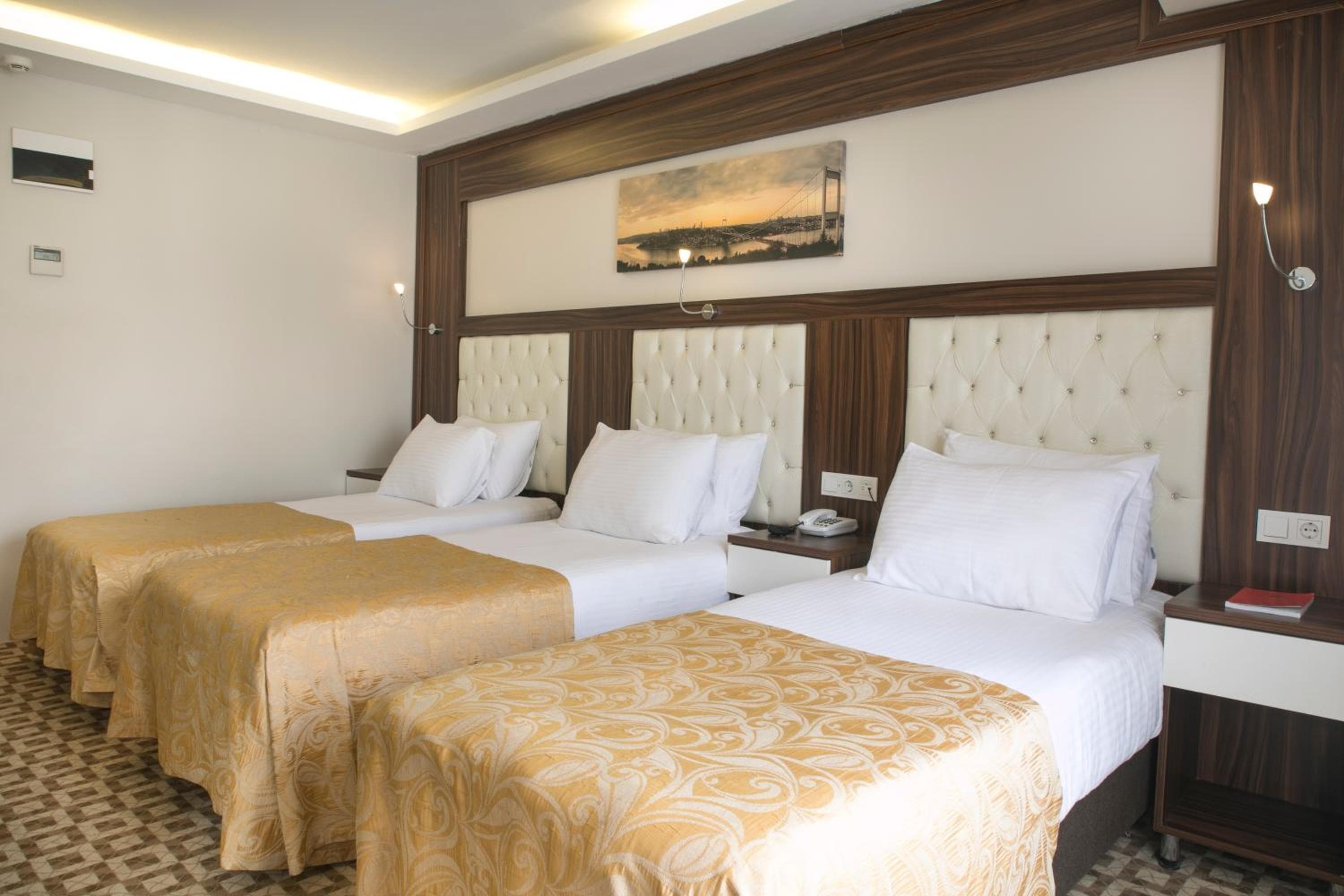 Martinenz Hotel Old City