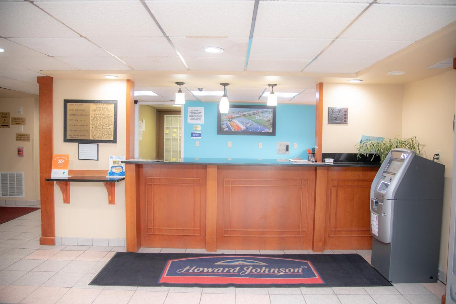 Howard Johnson by Wyndham Allentown/Dorney Hotel & Suites