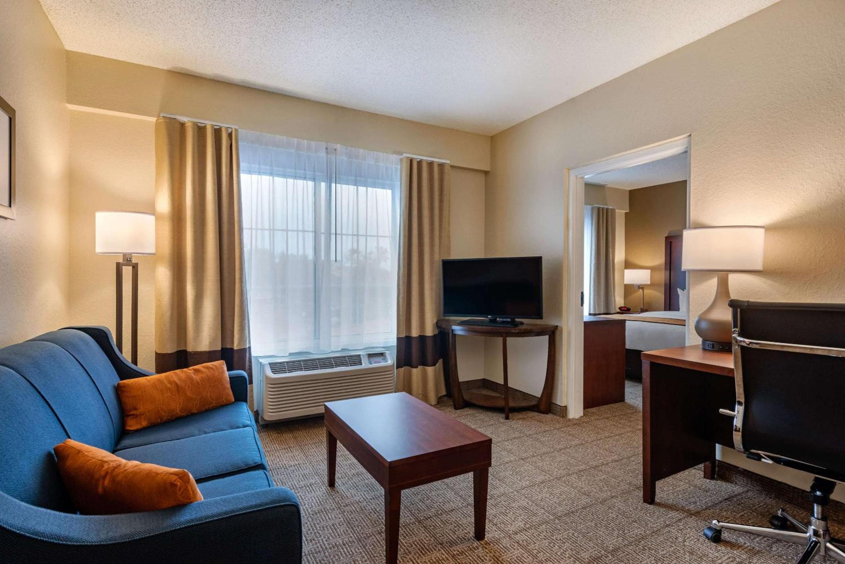 Comfort Suites Downtown