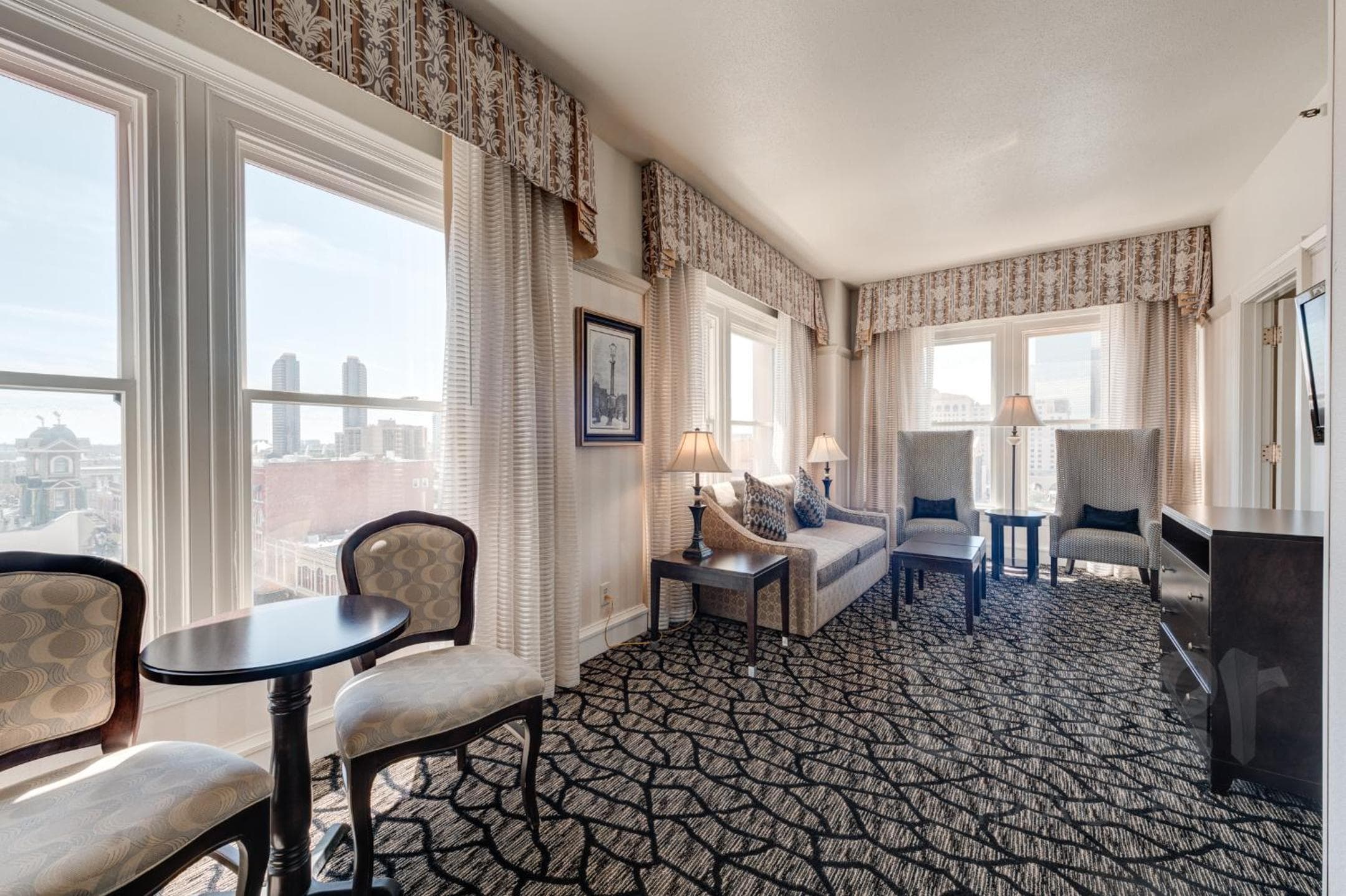 Gaslamp Plaza Suites