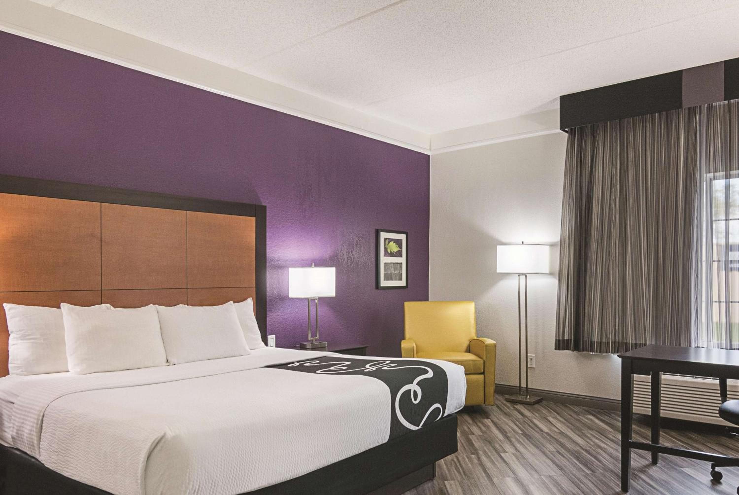 La Quinta by Wyndham Orlando Airport - On Property Food Trucks & Free Airport Shuttle!