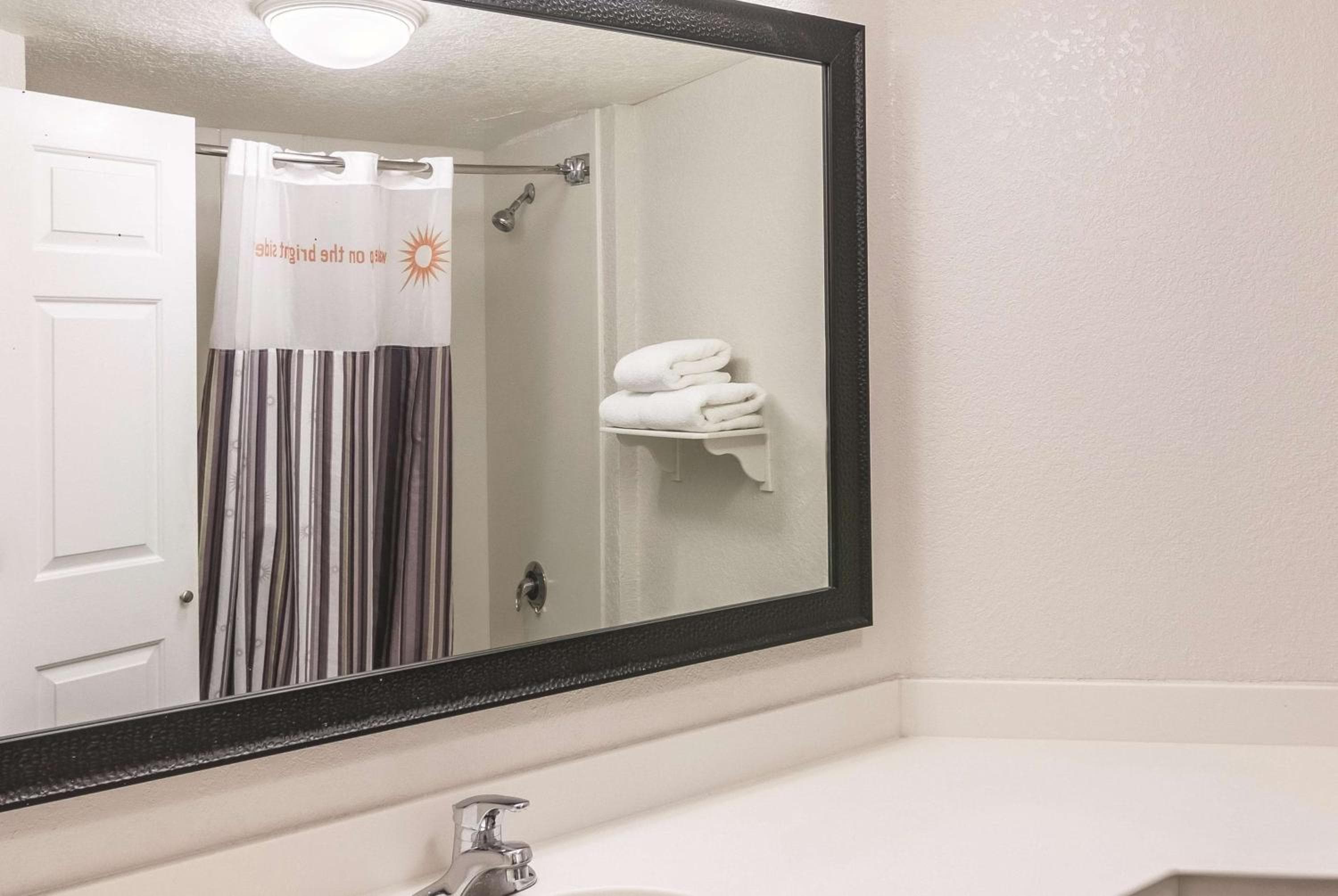 La Quinta by Wyndham Orlando Airport - On Property Food Trucks & Free Airport Shuttle!