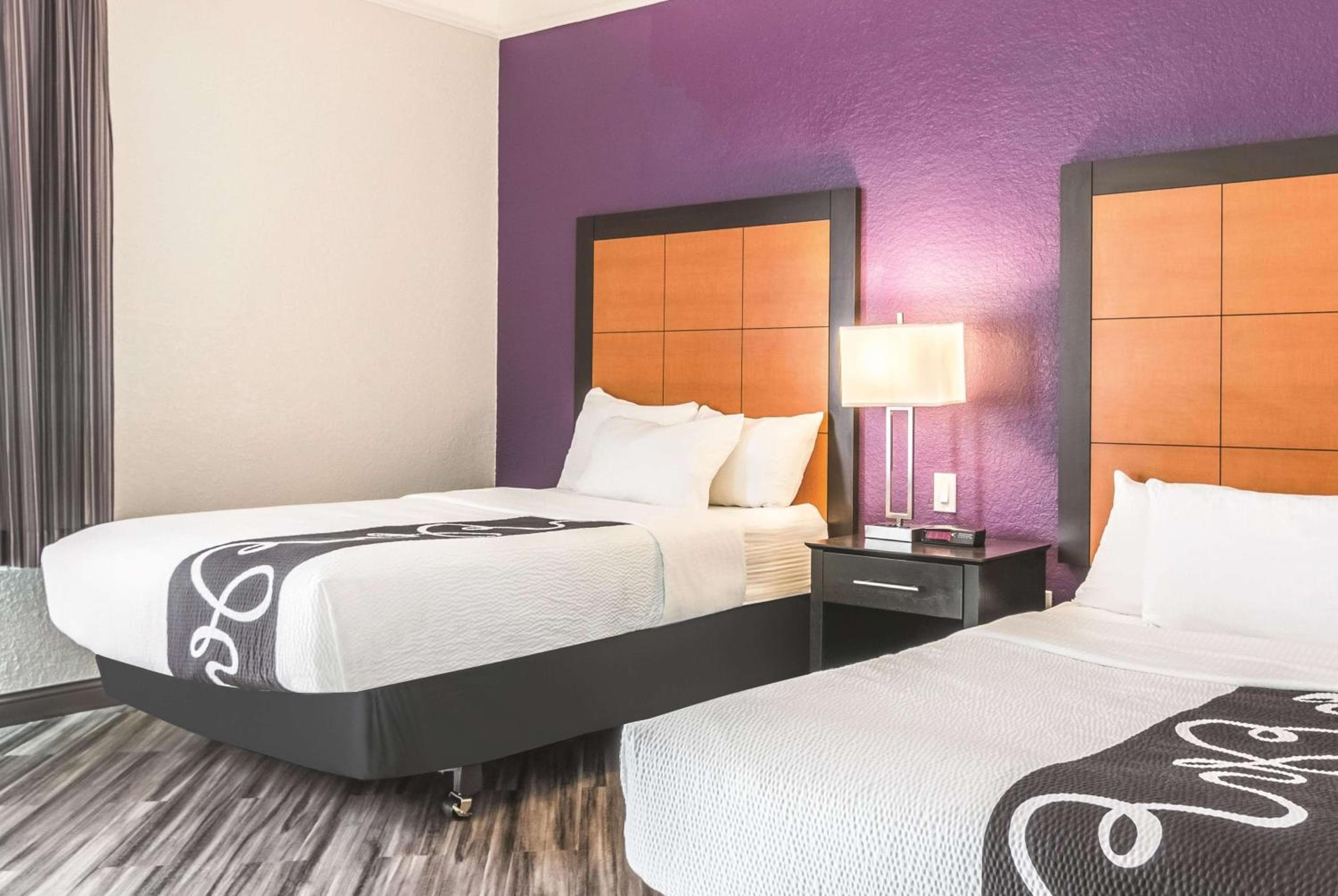 La Quinta by Wyndham Orlando Airport - On Property Food Trucks & Free Airport Shuttle!