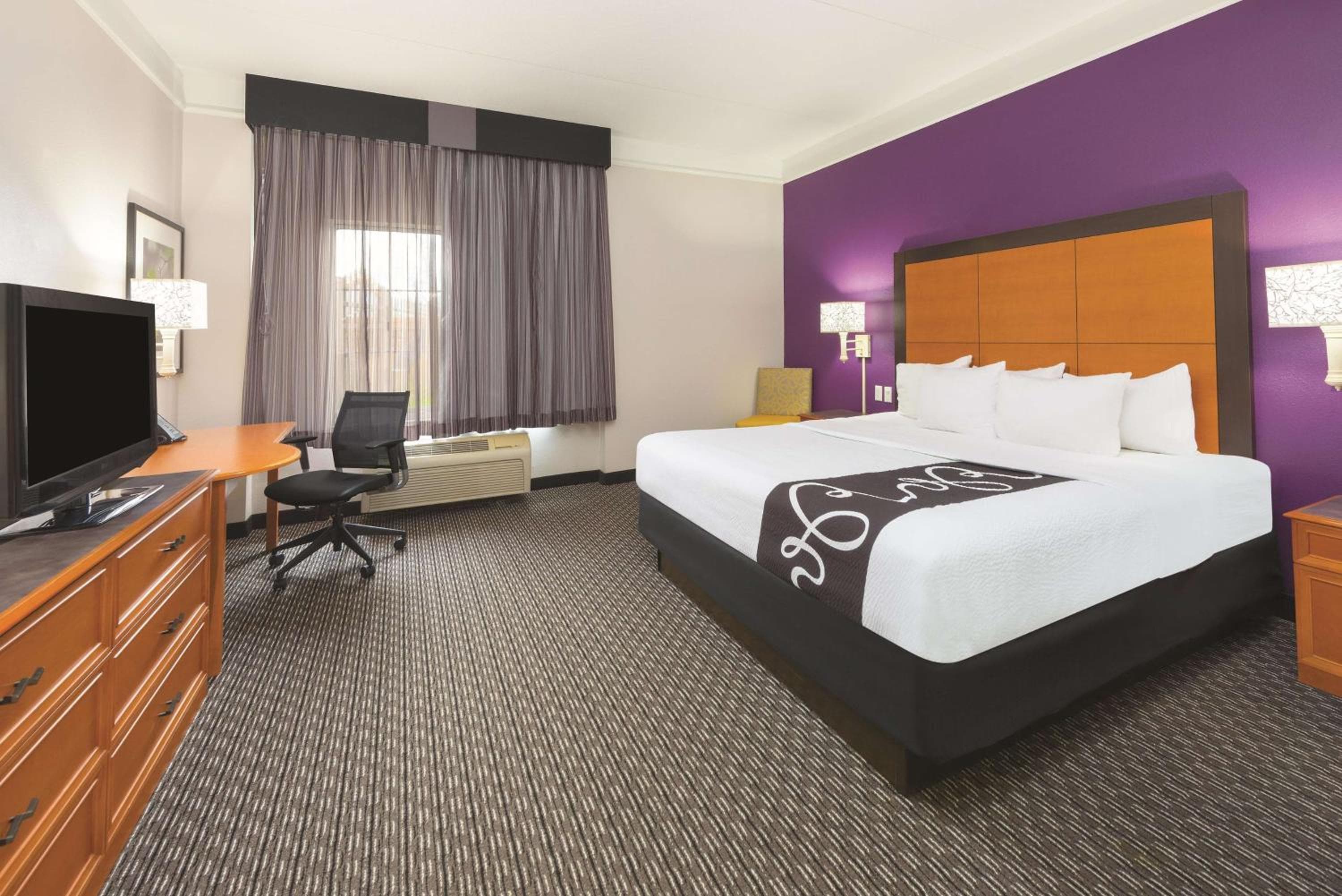 La Quinta by Wyndham St. Louis Westport
