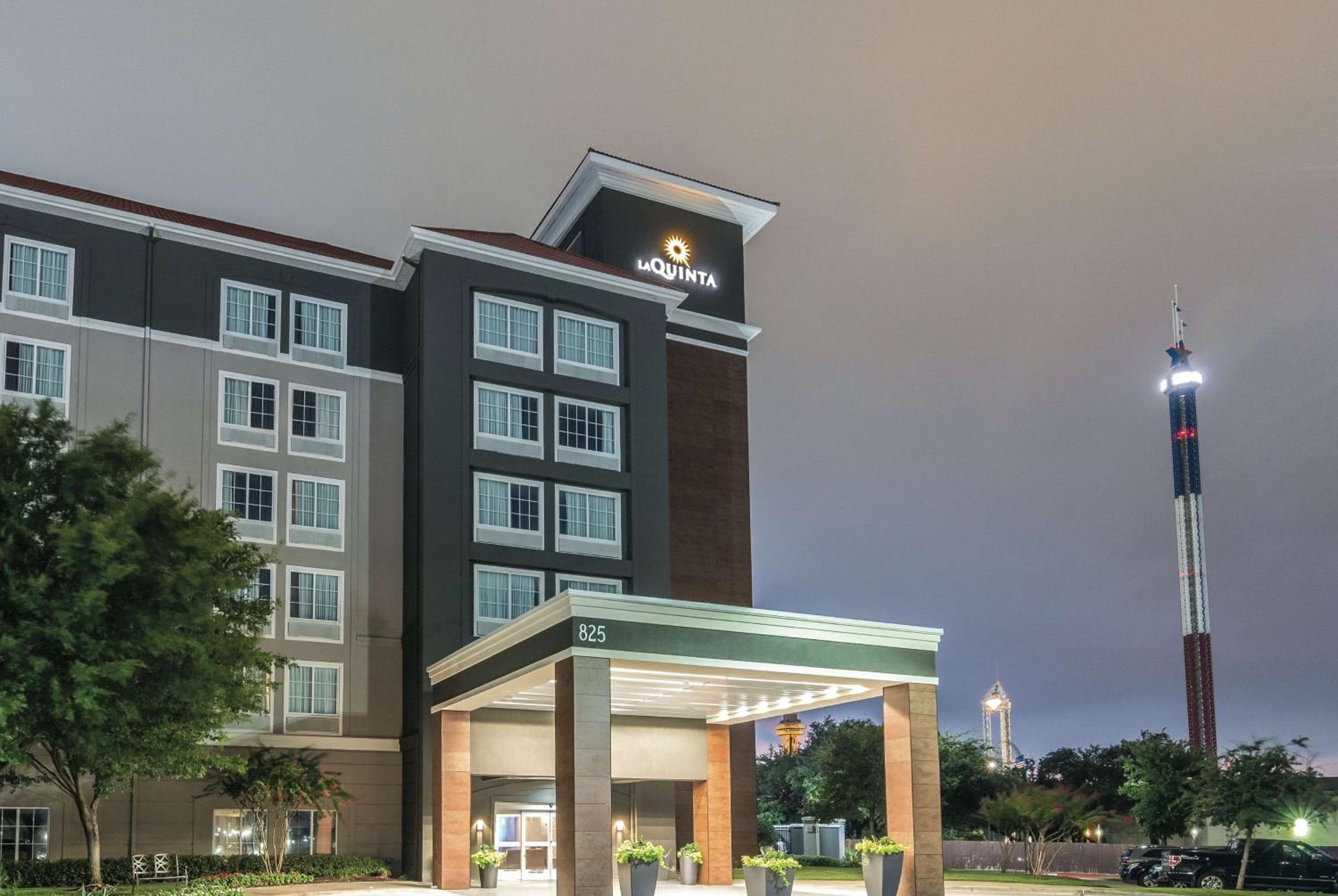 La Quinta by Wyndham Arlington North 6 Flags Dr
