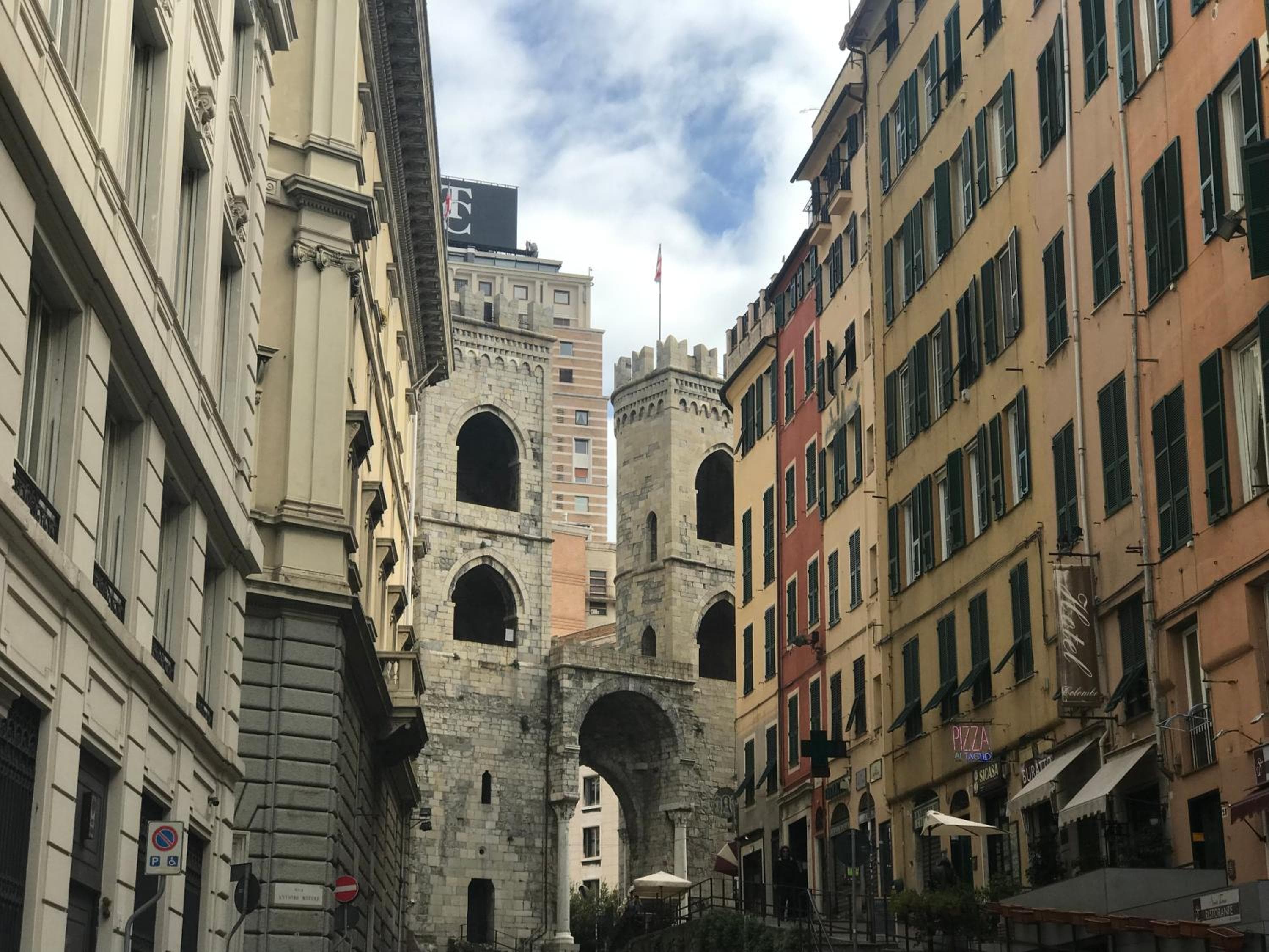 Lovely Old Town Apt with Free Private Parking Included!