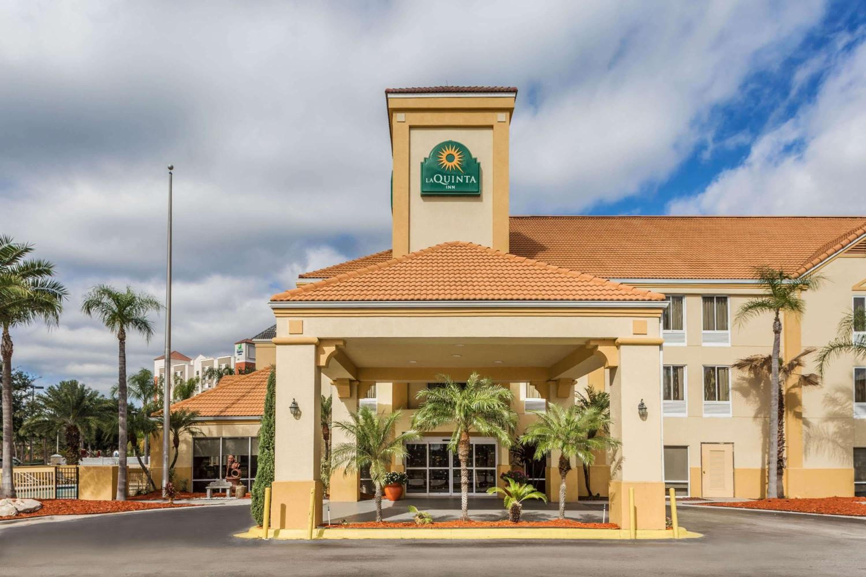 La Quinta by Wyndham Orlando Universal area - Free Shuttle to Universal