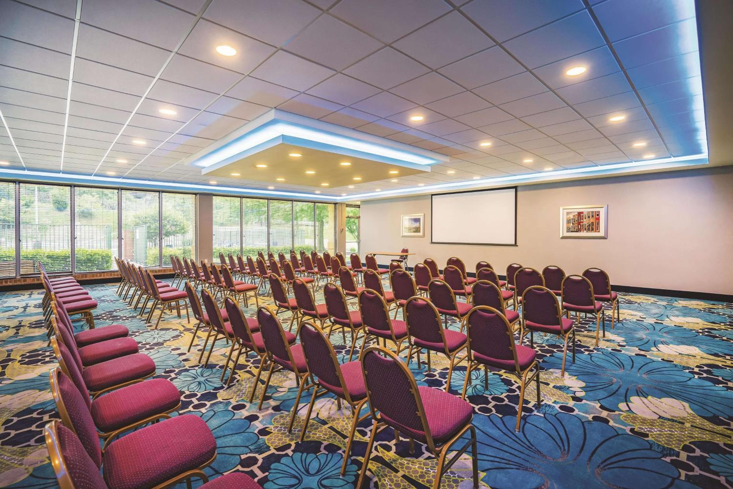 Garner Hotel Glen Burnie BWI Airport Area by IHG