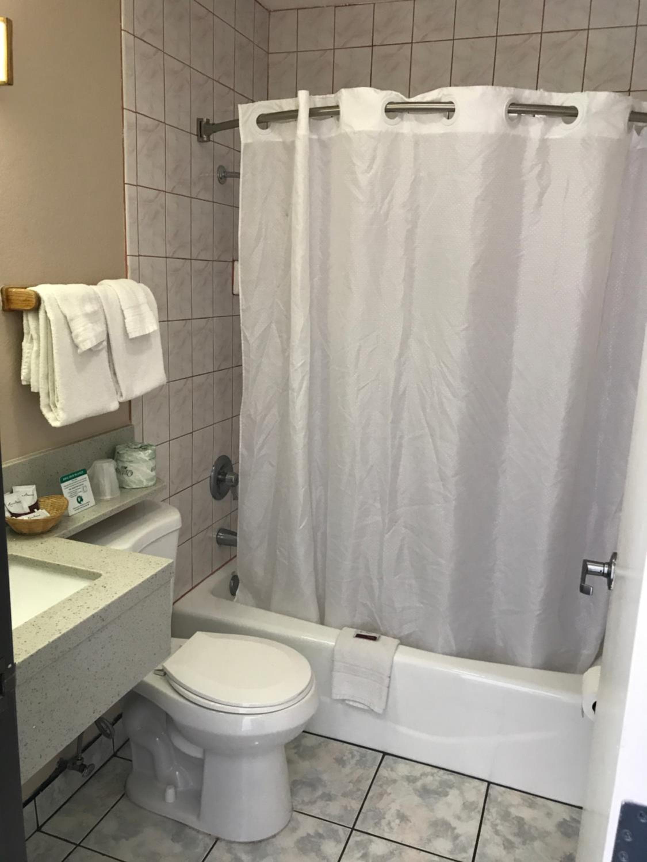 Manhattan Inn & Suites