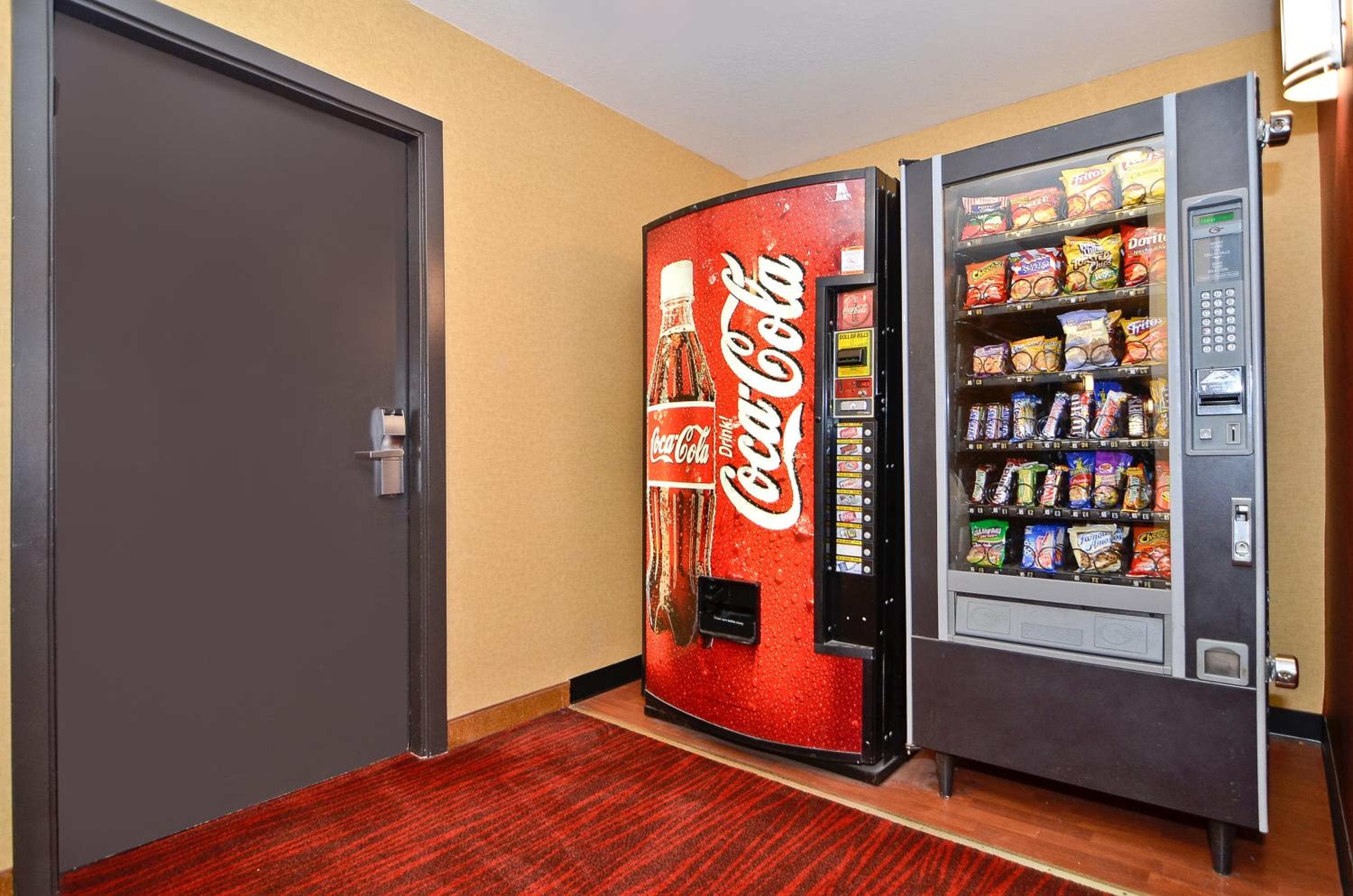Clackamas Inn and Suites